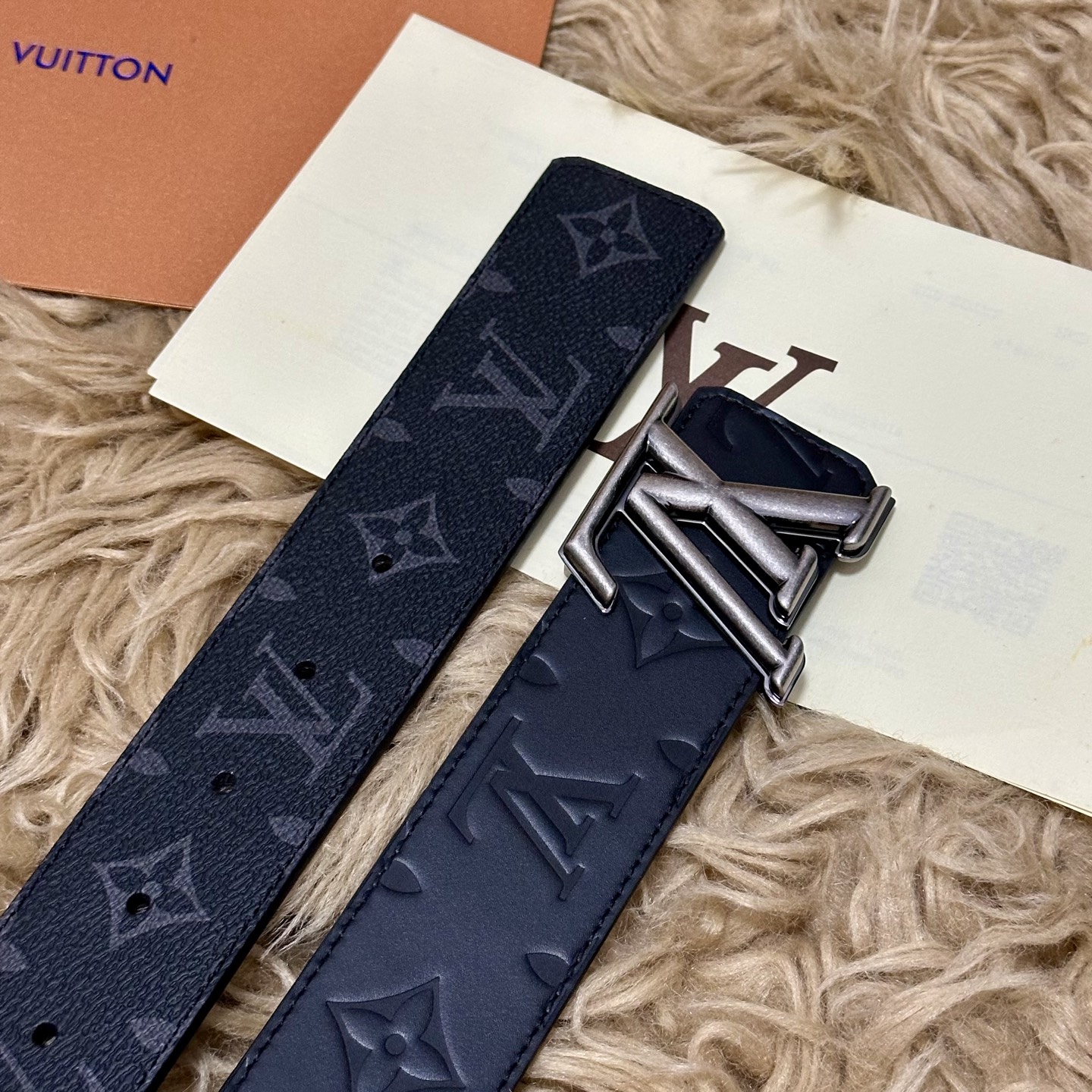 🅿️150 LV.路易威登 宽40MM双面原版小牛皮 搭配单钌钯电镀扣 完美的手感.油边 出众的设计.风格 高贵奢华 时尚大方 高清实拍 货真价实 品质保证 双面🉑️用