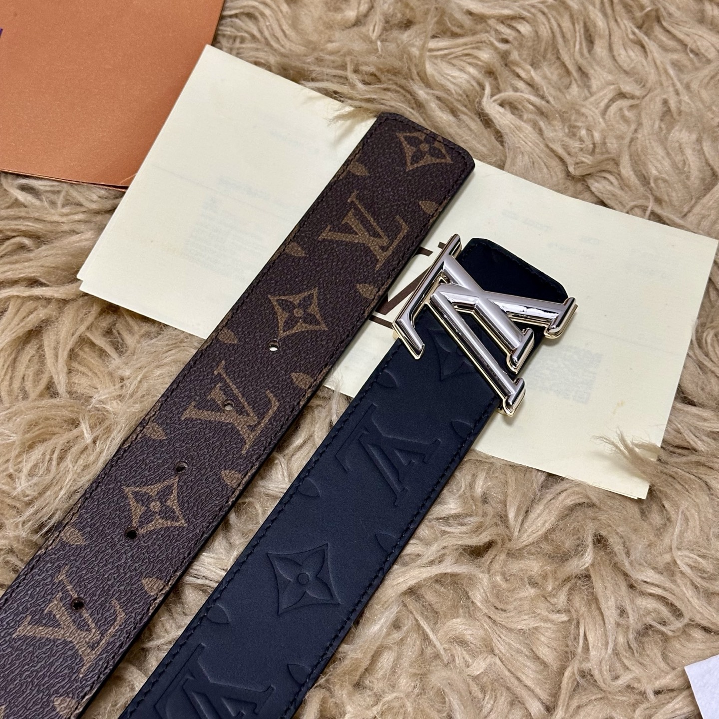 LV.路易威登 宽40MM双面原版小牛皮 搭配单钌钯电镀扣 完美的手感.油边 出众的设计.风格 高贵奢华