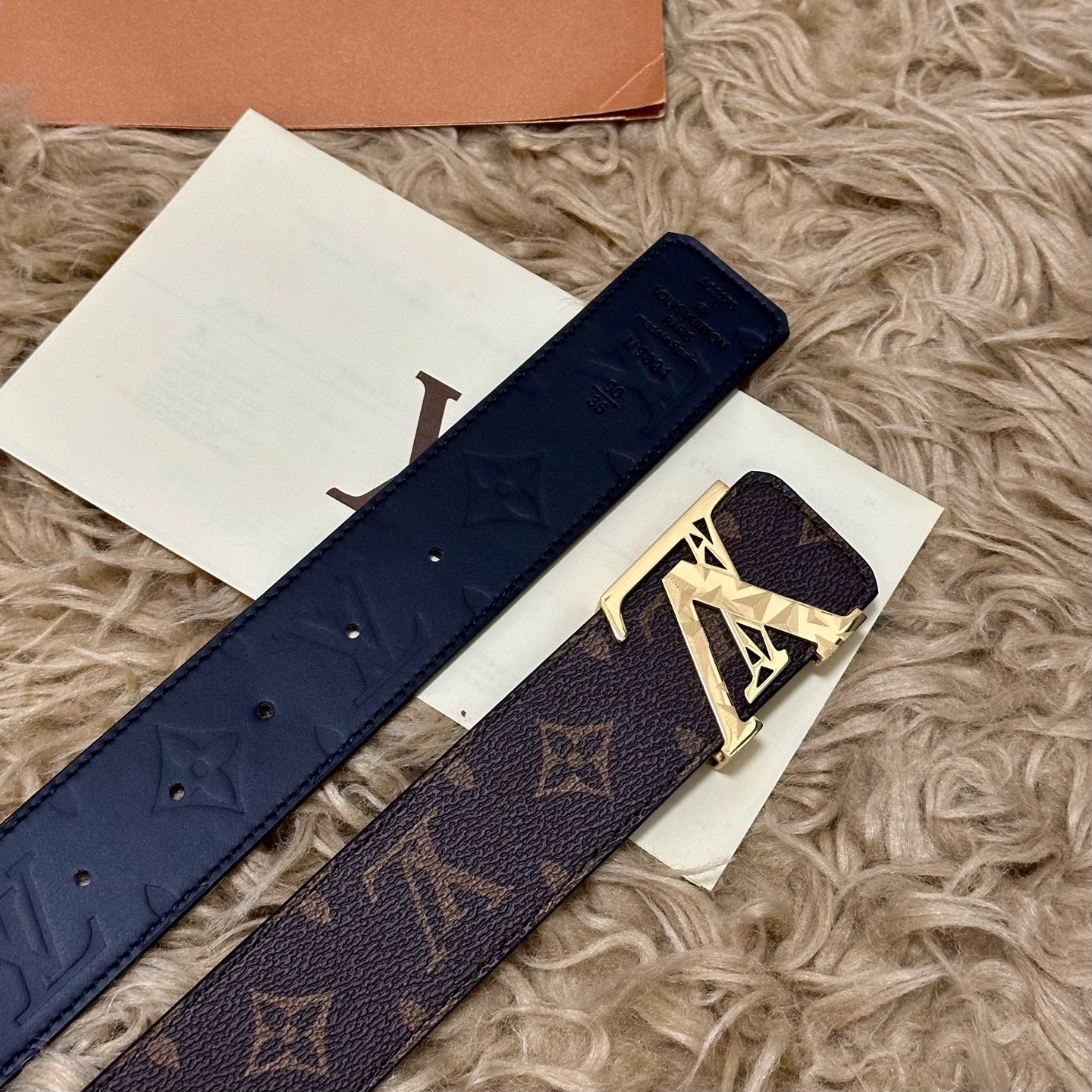 🅿️150 LV.路易威登 宽40MM双面原版小牛皮 搭配单钌钯电镀扣 完美的手感.油边 出众的设计.风格 高贵奢华 时尚大方 高清实拍 货真价实 品质保证 双面🉑️用