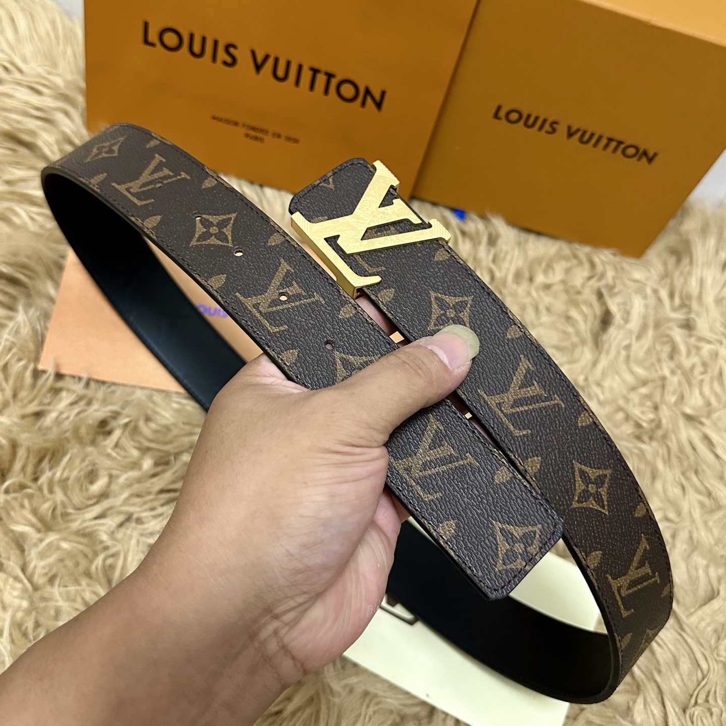 🅿️150 LV.路易威登 宽40MM双面原版小牛皮 搭配单钌钯电镀扣 完美的手感.油边 出众的设计.风格 高贵奢华 时尚大方 高清实拍 货真价实 品质保证 双面🉑️用