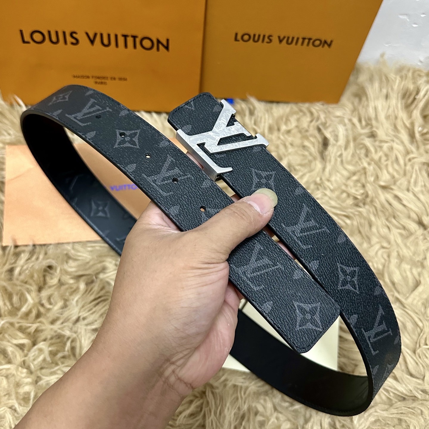 🅿️150 LV.路易威登 宽40MM双面原版小牛皮 搭配单钌钯电镀扣 完美的手感.油边 出众的设计.风格 高贵奢华 时尚大方 高清实拍 货真价实 品质保证 双面🉑️用