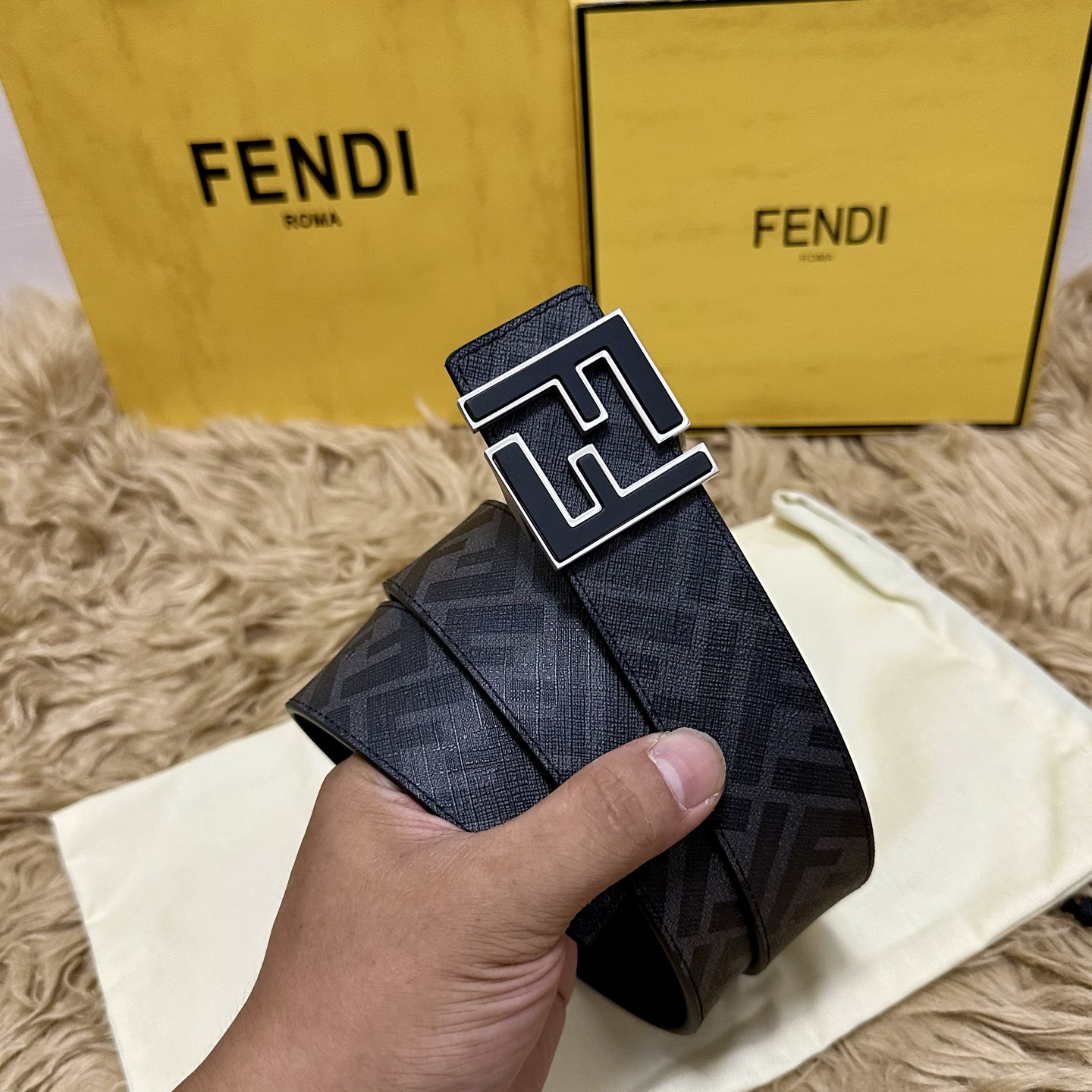 FENDI（芬迪）专柜同款 宽4.0CM 双环正反用腰带 FF按钉搭扣 黑色Cuoio Romano皮革