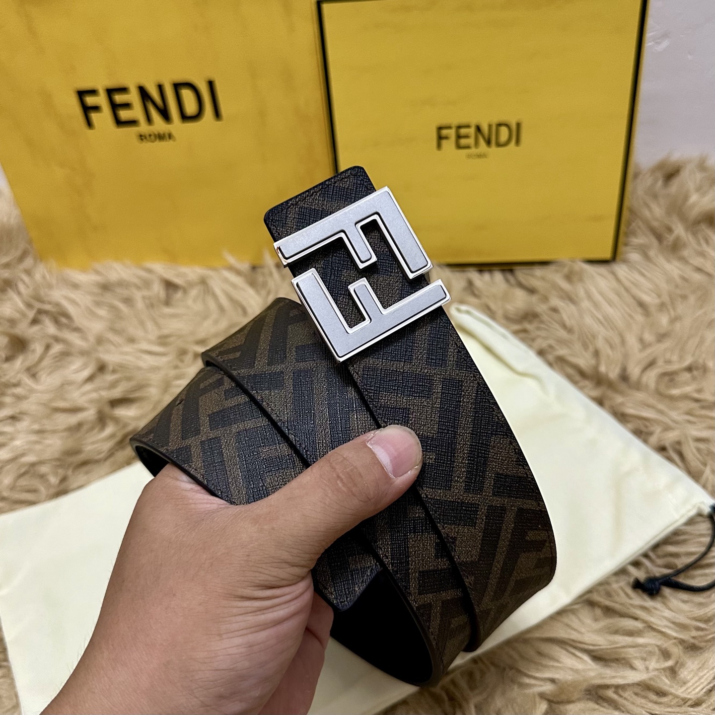 FENDI（芬迪）专柜同款 宽4.0CM 双环正反用腰带 FF按钉搭扣 黑色Cuoio Romano皮革