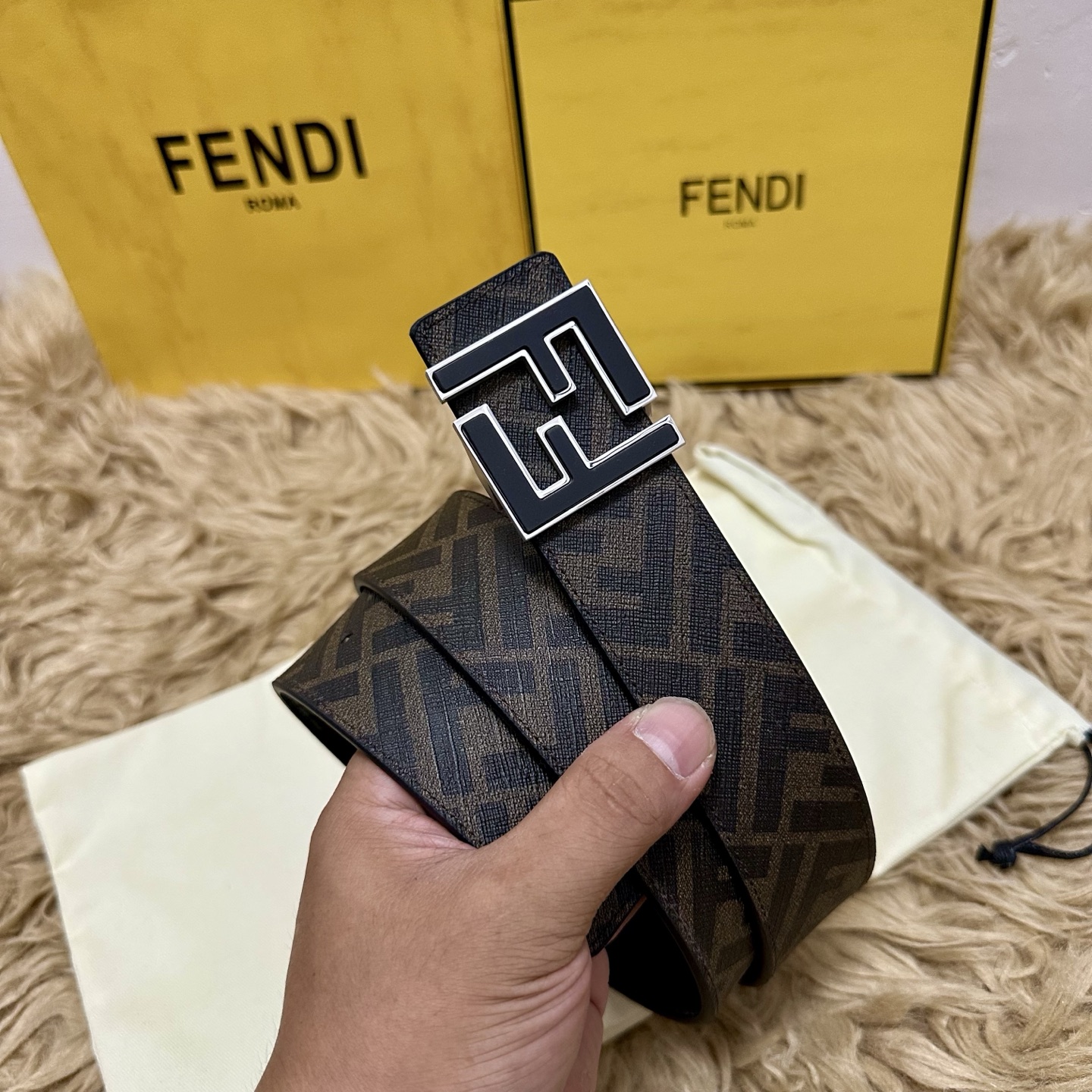 FENDI（芬迪）专柜同款 宽4.0CM 双环正反用腰带 FF按钉搭扣 黑色Cuoio Romano皮革