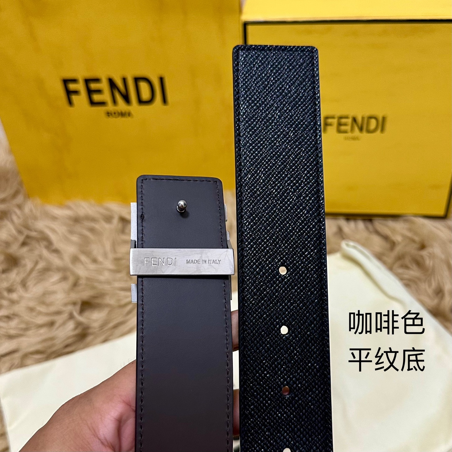 FENDl （芬迪）宽40MM双面原版小牛皮 搭配单钌钯电镀扣 完美的手感.油边 出众的设计.风格 高贵