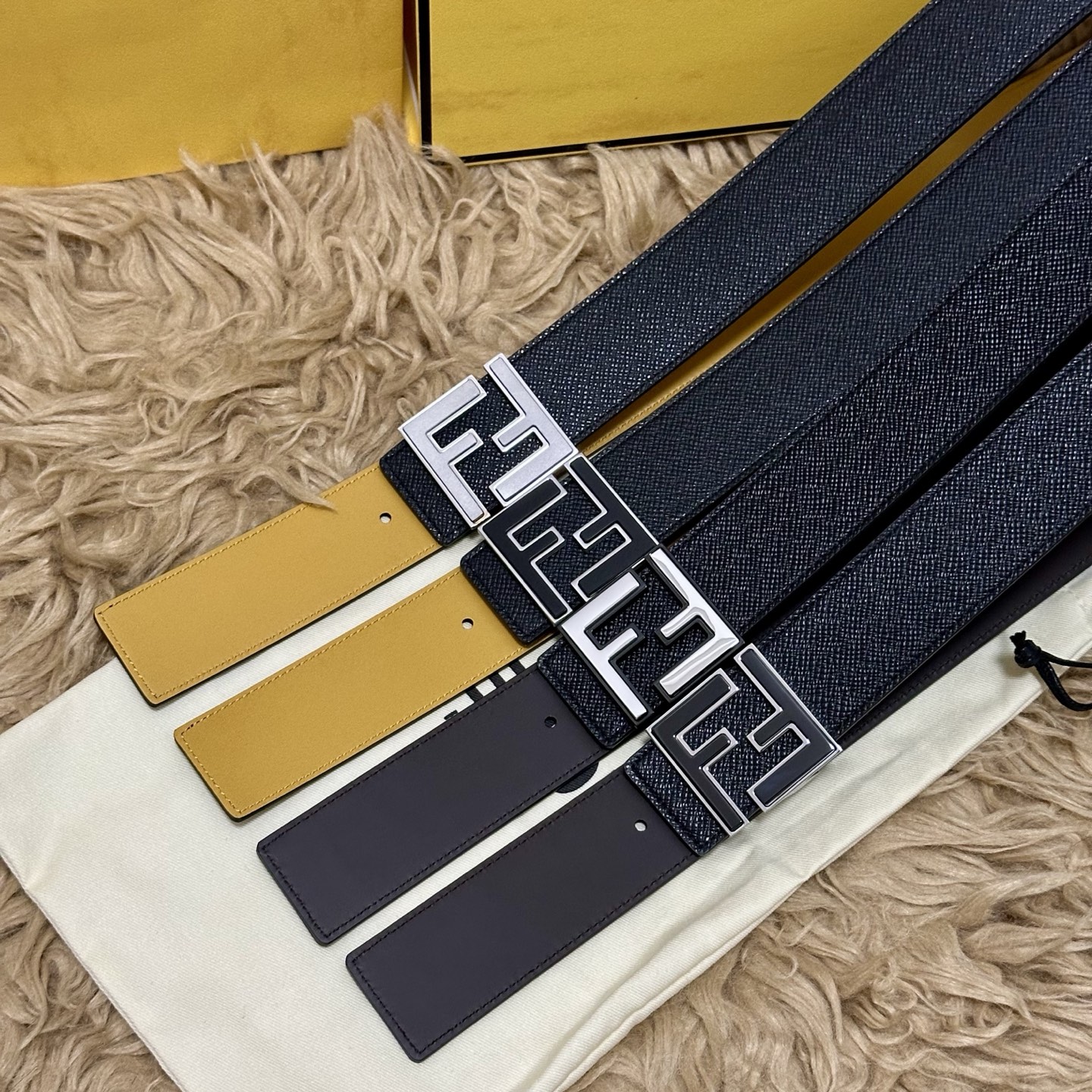 FENDl （芬迪）宽40MM双面原版小牛皮 搭配单钌钯电镀扣 完美的手感.油边 出众的设计.风格 高贵