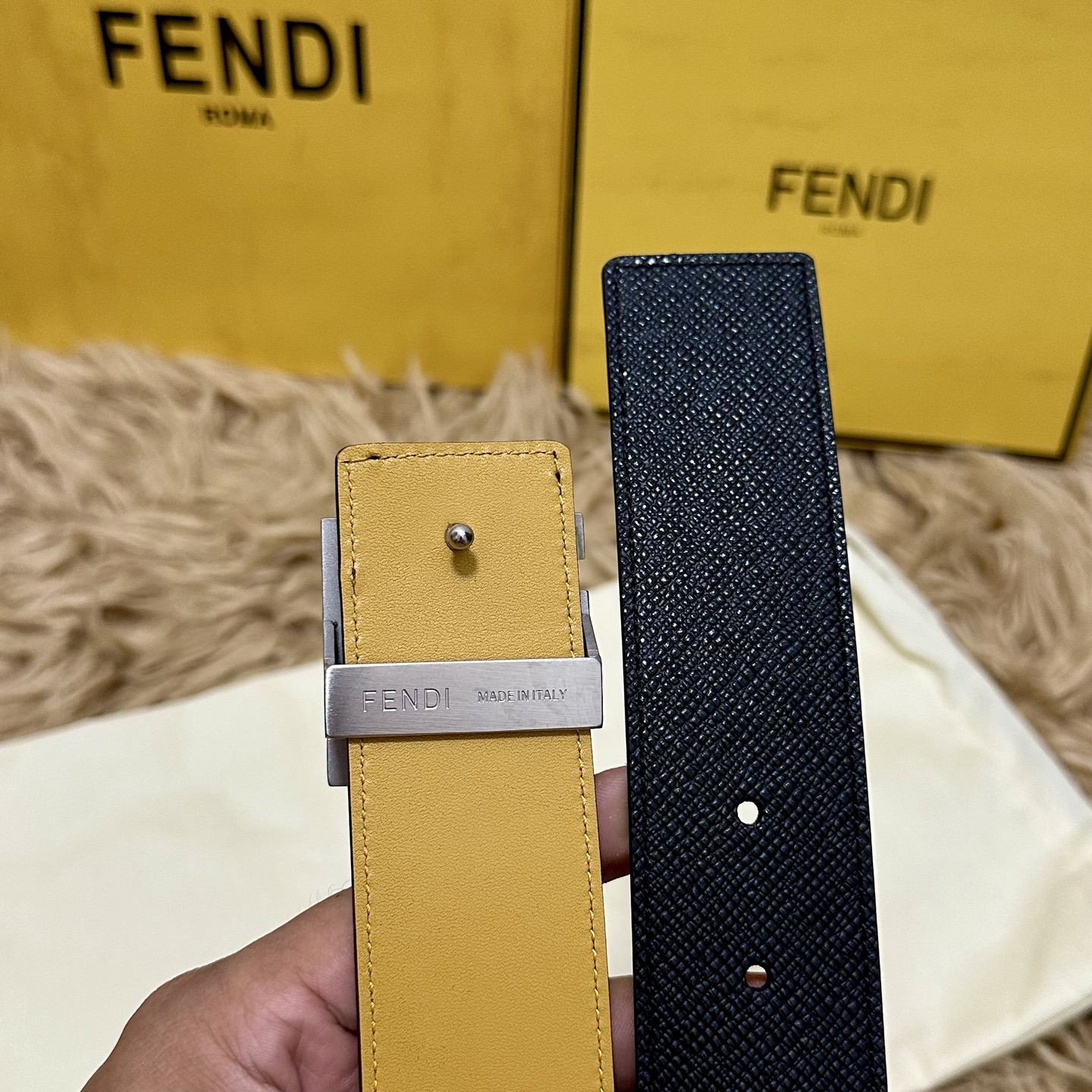 FENDl （芬迪）宽40MM双面原版小牛皮 搭配单钌钯电镀扣 完美的手感.油边 出众的设计.风格 高贵