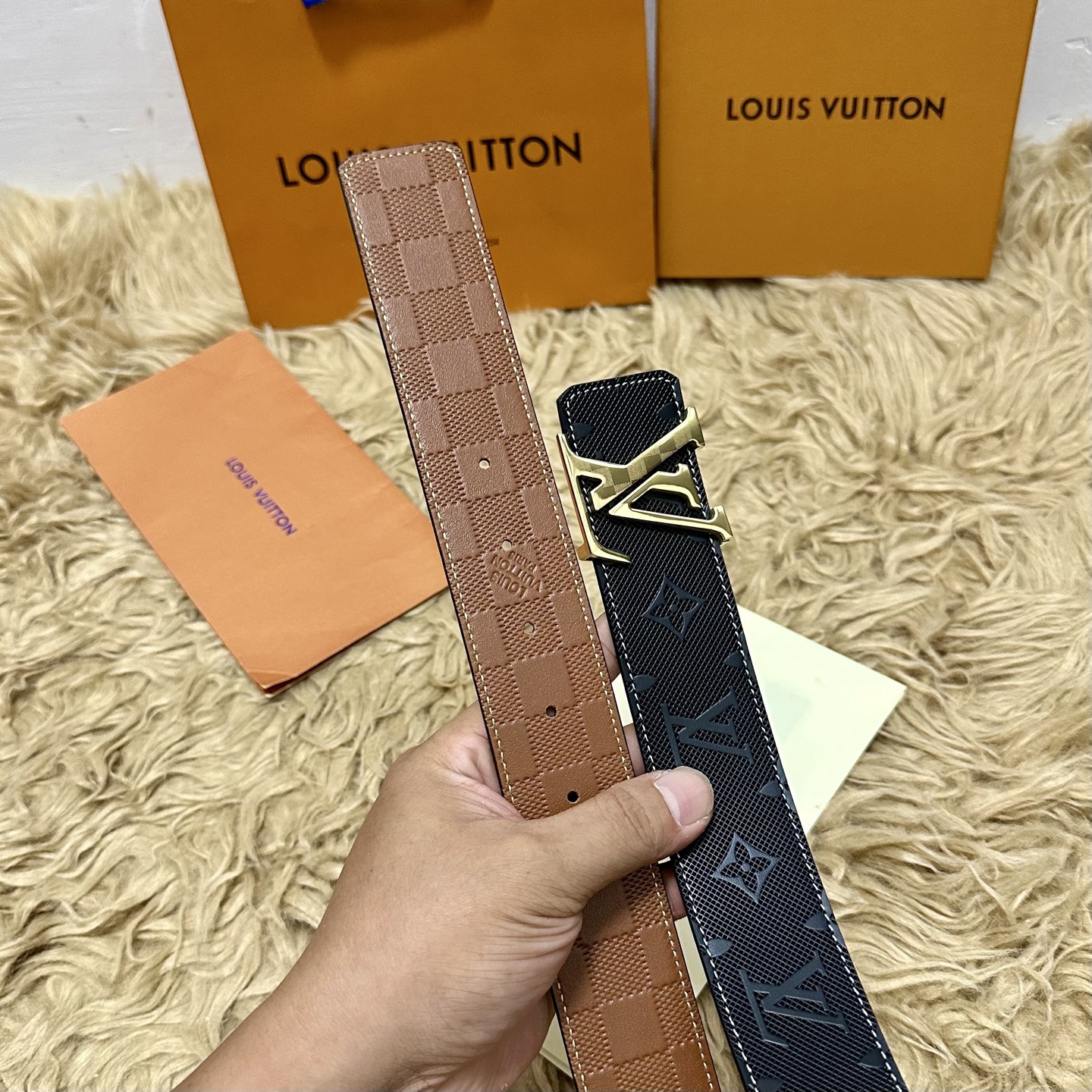 LV.路易威登 宽40MM双面原版小牛皮 搭配单钌钯电镀扣 完美的手感.油边 出众的设计.风格 高贵奢华