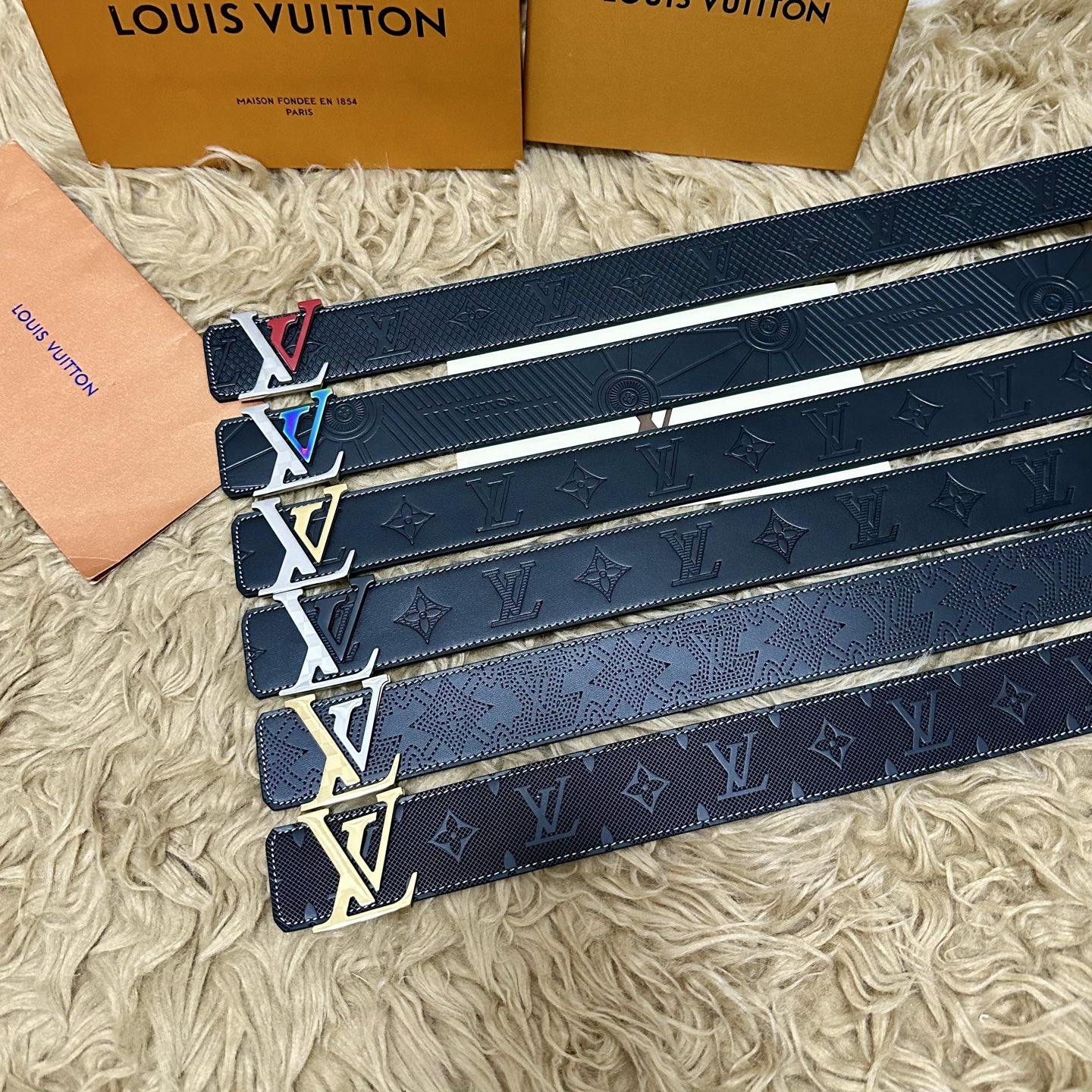 🅿️170 LV.路易威登 宽40MM双面原版小牛皮 搭配单钌钯电镀扣 完美的手感.油边 出众的设计.风格 高贵奢华 时尚大方 高清实拍 货真价实 品质保证 双面🉑️用