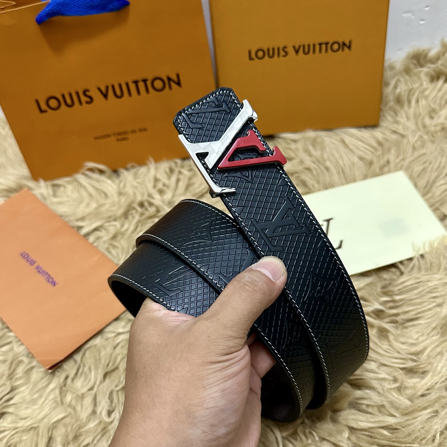 🅿️170 LV.路易威登 宽40MM双面原版小牛皮 搭配单钌钯电镀扣 完美的手感.油边 出众的设计.风格 高贵奢华 时尚大方 高清实拍 货真价实 品质保证 双面🉑️用