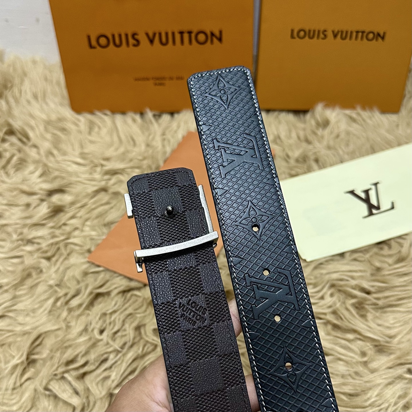 LV.路易威登 宽40MM双面原版小牛皮 搭配单钌钯电镀扣 完美的手感.油边 出众的设计.风格 高贵奢华