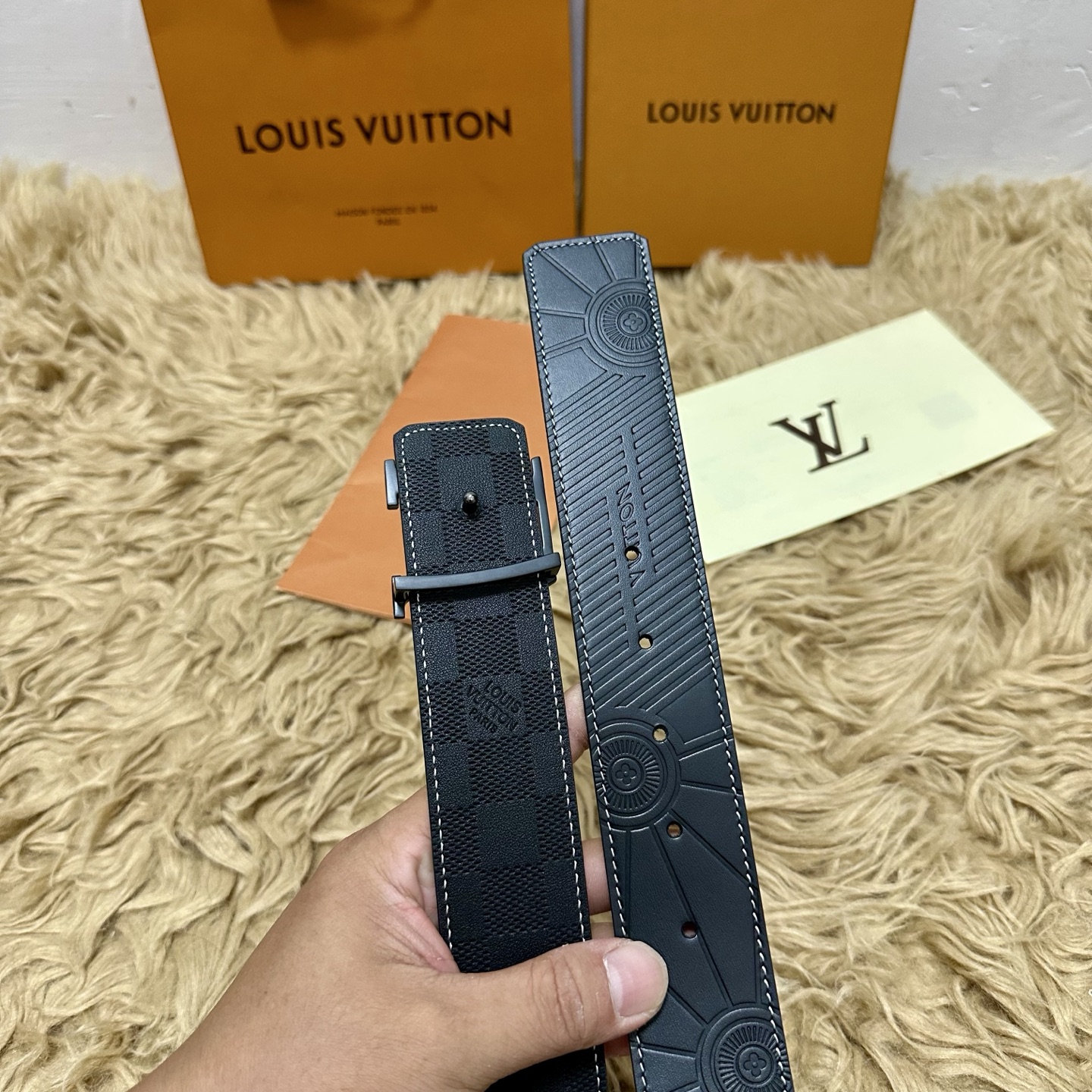 LV.路易威登 宽40MM双面原版小牛皮 搭配单钌钯电镀扣 完美的手感.油边 出众的设计.风格 高贵奢华