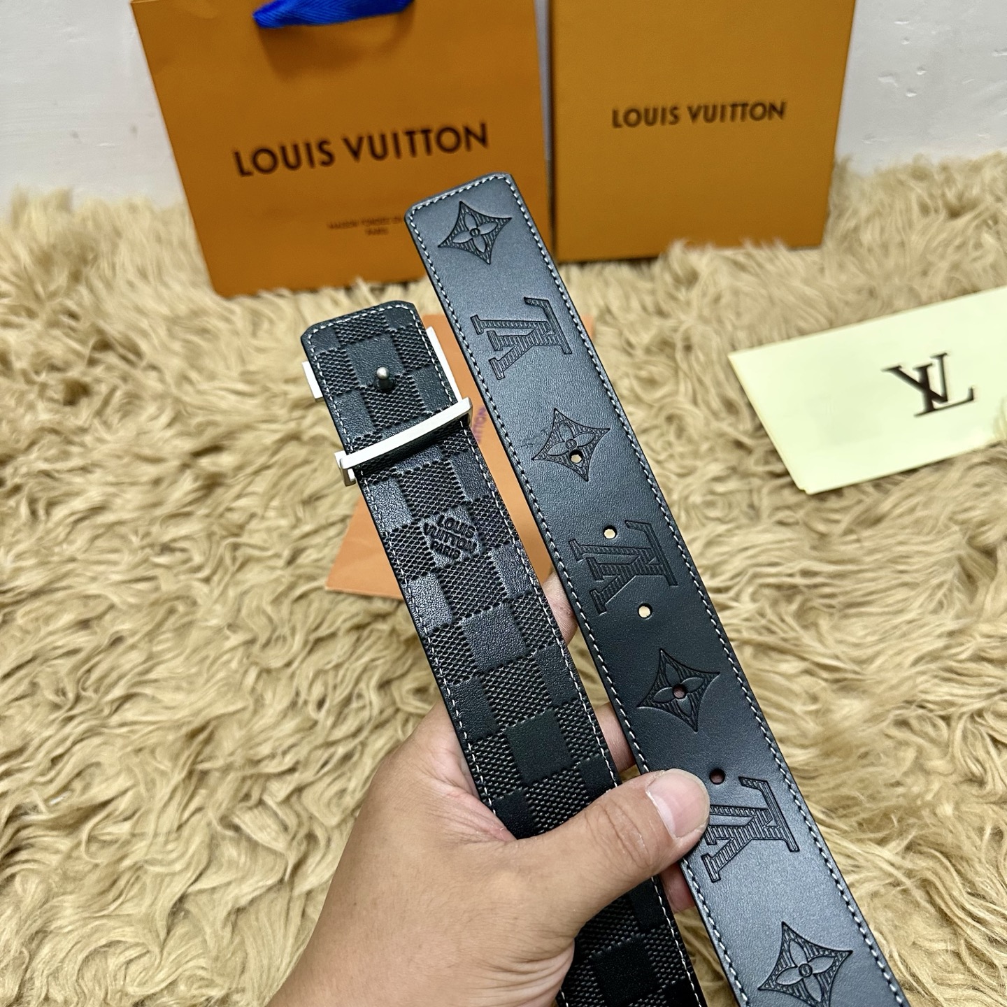 LV.路易威登 宽40MM双面原版小牛皮 搭配单钌钯电镀扣 完美的手感.油边 出众的设计.风格 高贵奢华