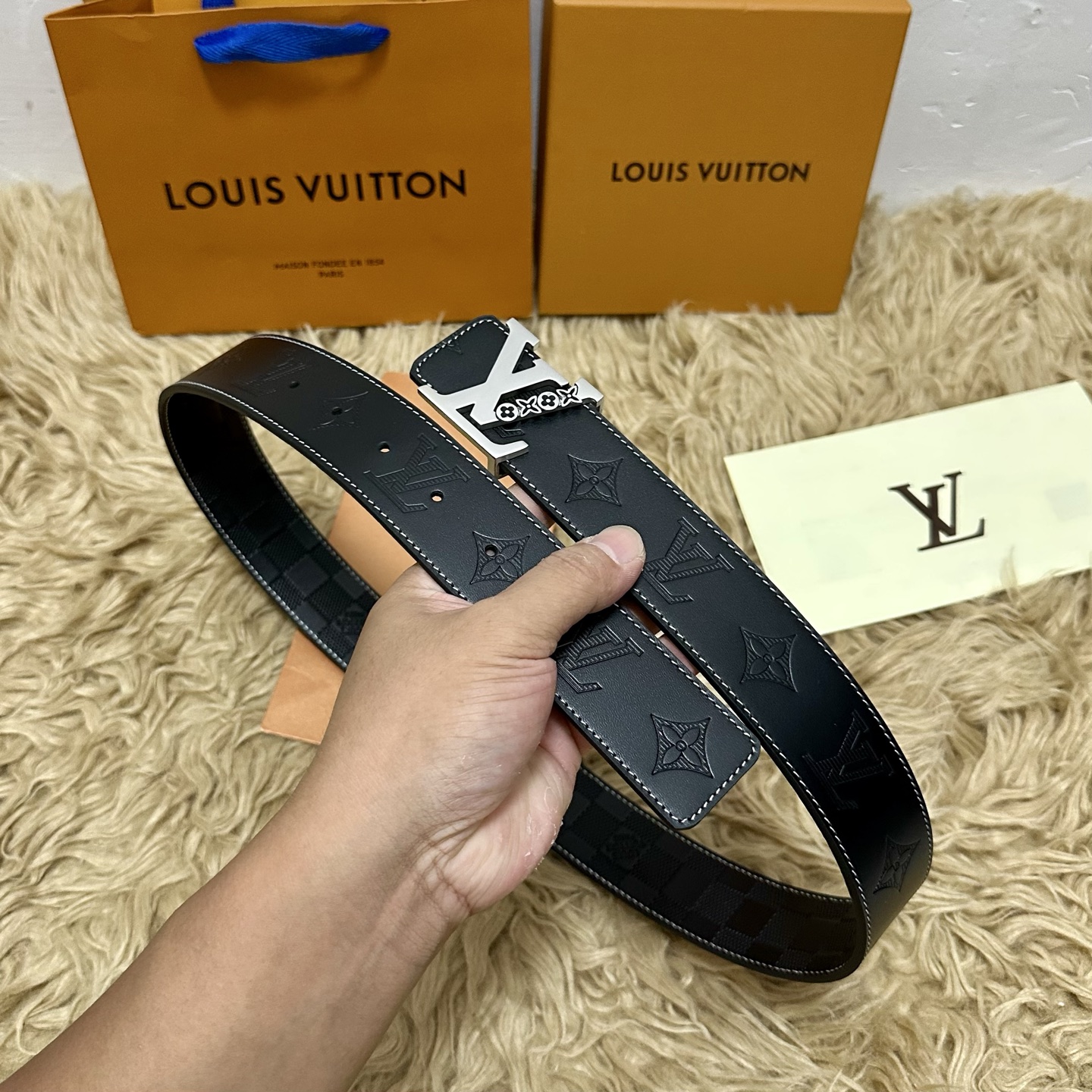 LV.路易威登 宽40MM双面原版小牛皮 搭配单钌钯电镀扣 完美的手感.油边 出众的设计.风格 高贵奢华