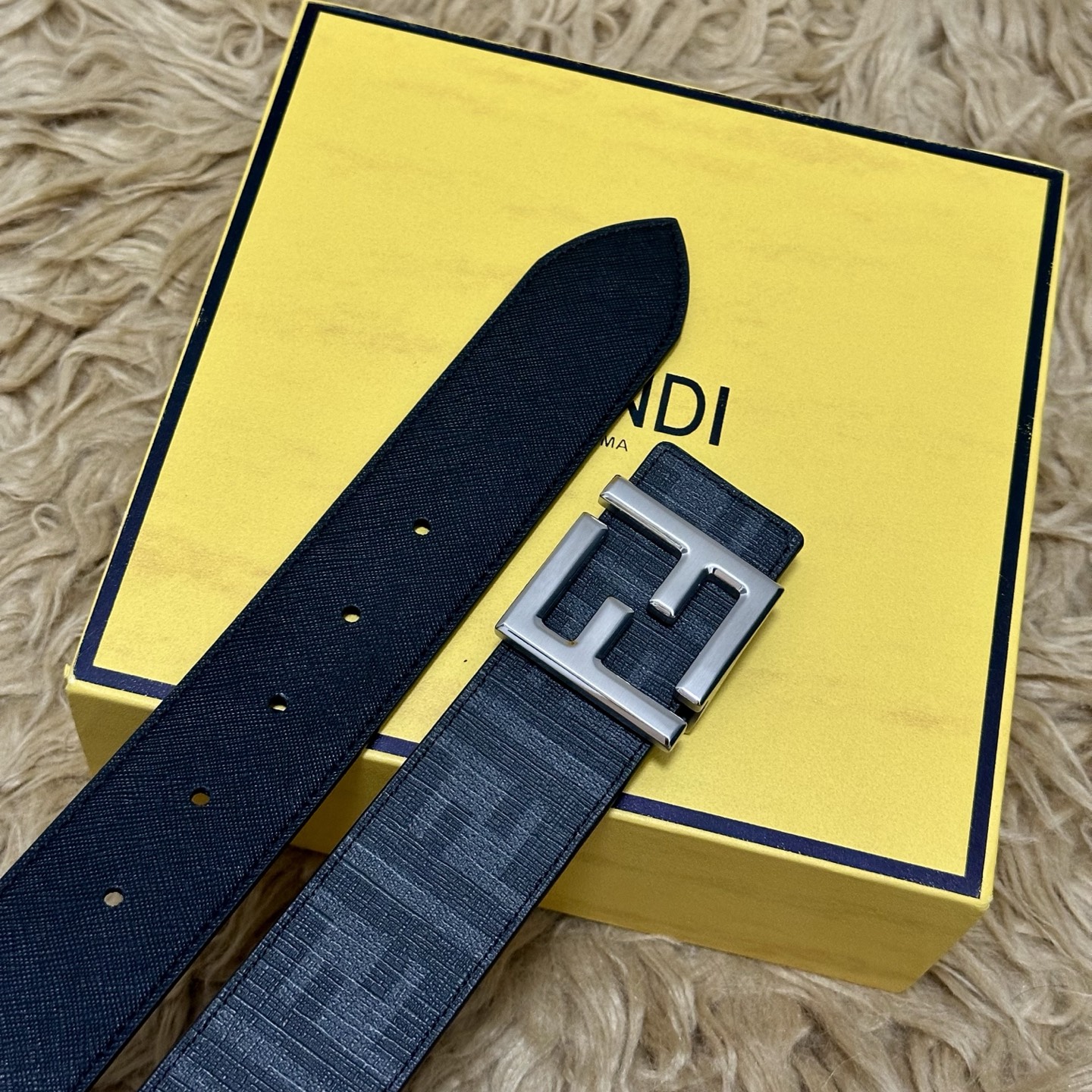 FENDI（芬迪）专柜同款 宽4.0CM 双环正反用腰带 FF按钉搭扣 黑色Cuoio Romano皮革