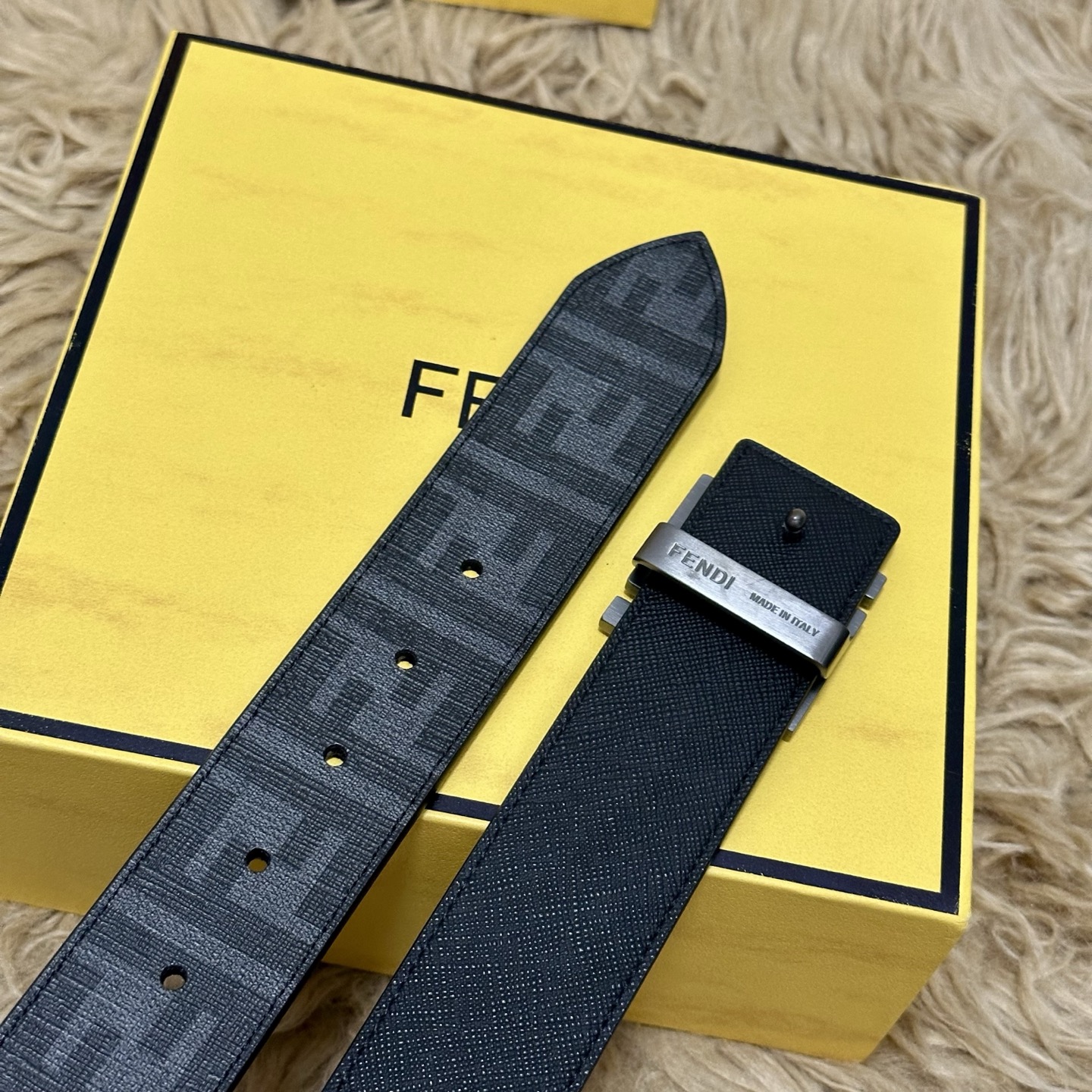 FENDI（芬迪）专柜同款 宽4.0CM 双环正反用腰带 FF按钉搭扣 黑色Cuoio Romano皮革