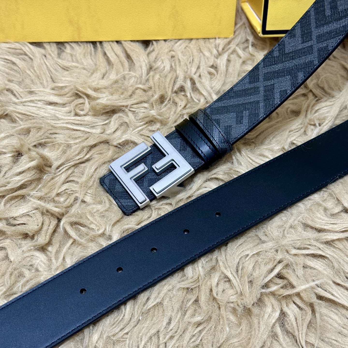 FENDI（芬迪）专柜同款 宽4.0CM 双环正反用腰带 FF按钉搭扣 黑色Cuoio Romano皮革