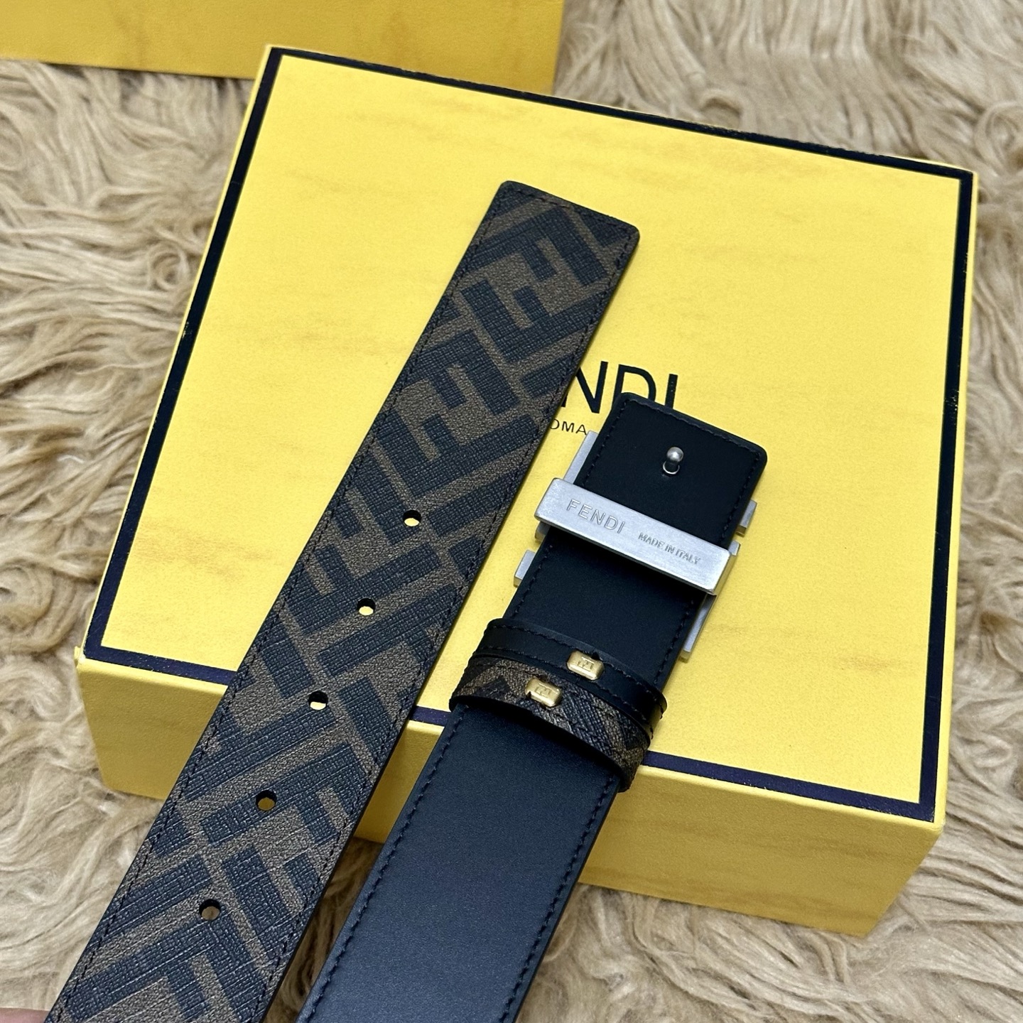 FENDI（芬迪）专柜同款 宽4.0CM 双环正反用腰带 FF按钉搭扣 黑色Cuoio Romano皮革