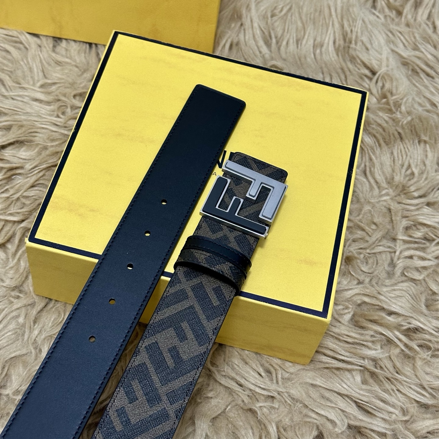 FENDI（芬迪）专柜同款 宽4.0CM 双环正反用腰带 FF按钉搭扣 黑色Cuoio Romano皮革