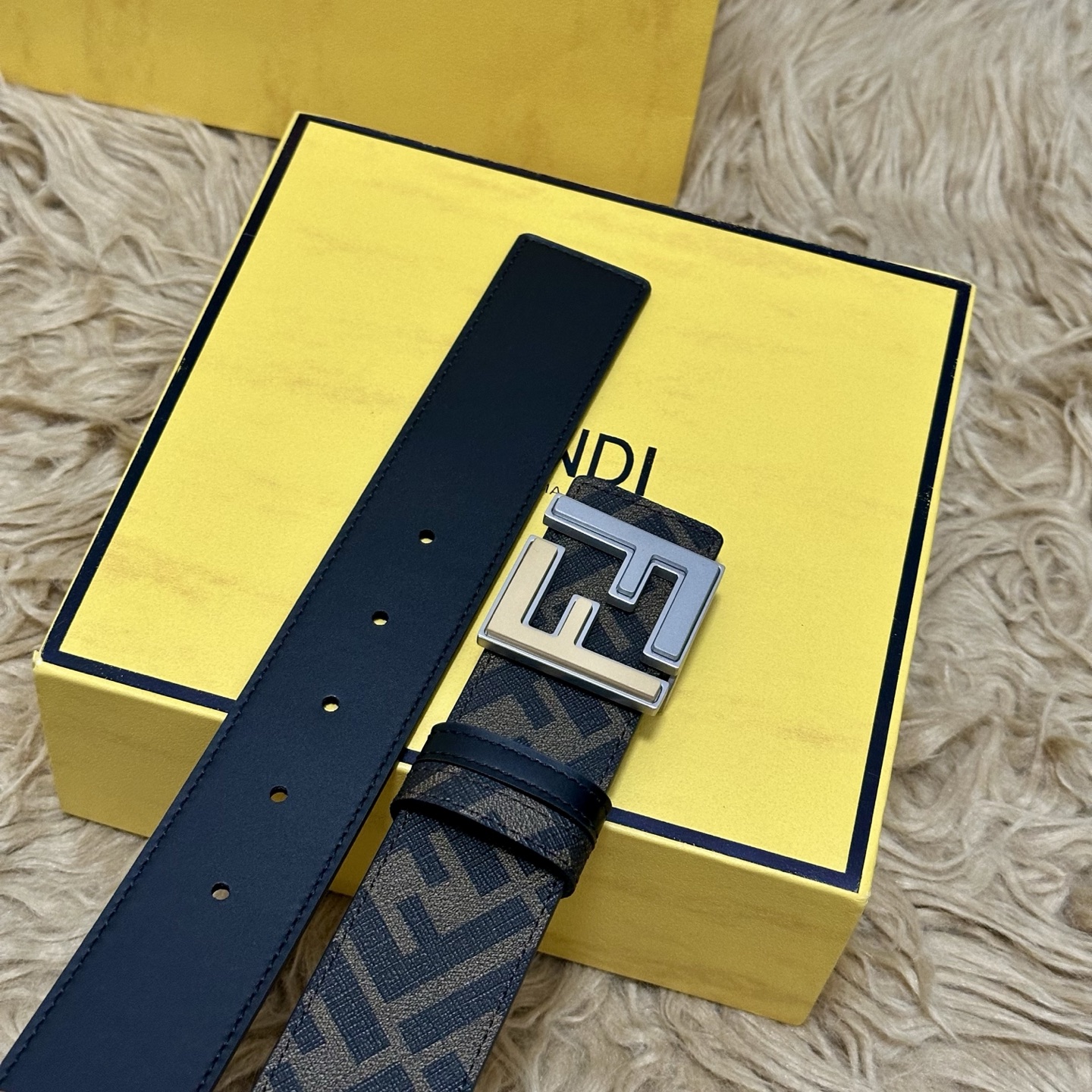 FENDI（芬迪）专柜同款 宽4.0CM 双环正反用腰带 FF按钉搭扣 黑色Cuoio Romano皮革