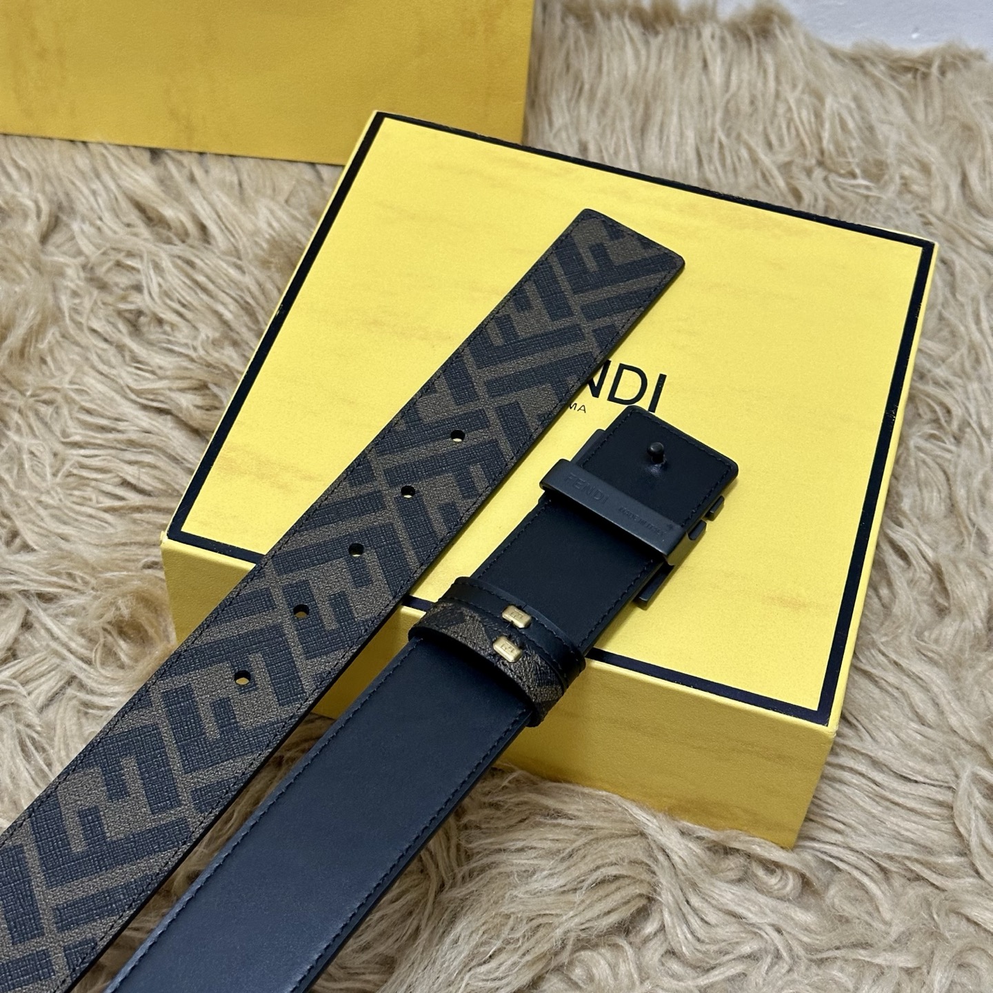 FENDI（芬迪）专柜同款 宽4.0CM 双环正反用腰带 FF按钉搭扣 黑色Cuoio Romano皮革
