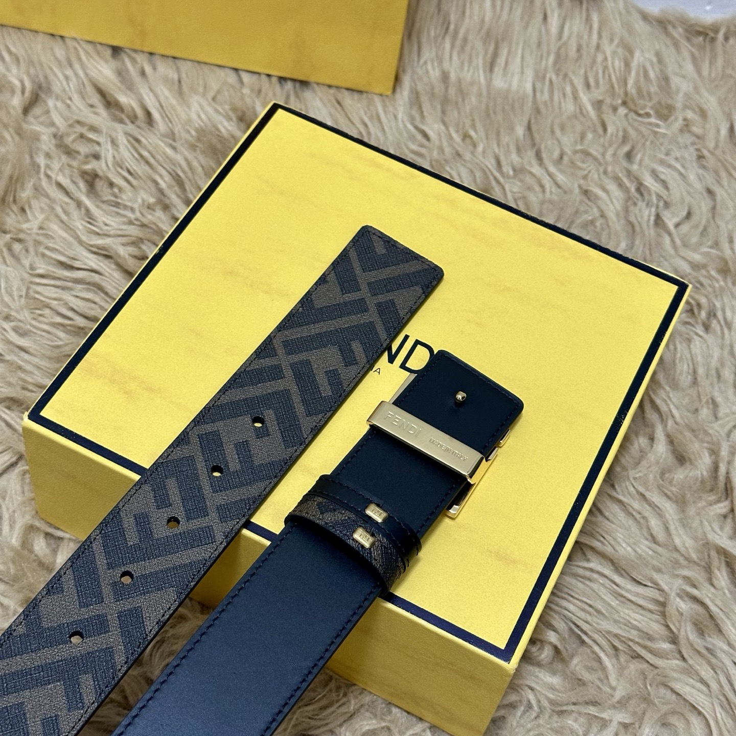 FENDI（芬迪）专柜同款 宽4.0CM 双环正反用腰带 FF按钉搭扣 黑色Cuoio Romano皮革