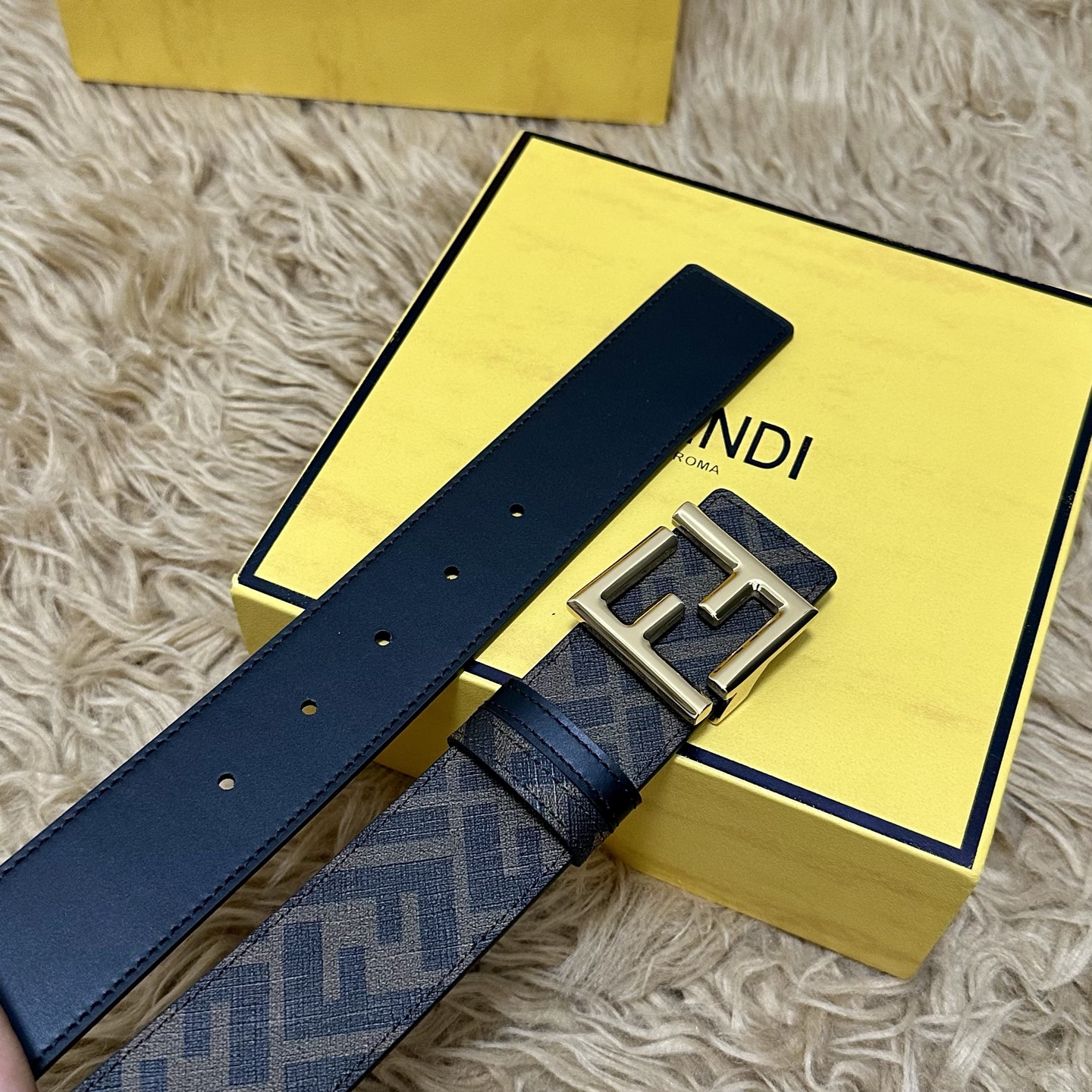 FENDI（芬迪）专柜同款 宽4.0CM 双环正反用腰带 FF按钉搭扣 黑色Cuoio Romano皮革