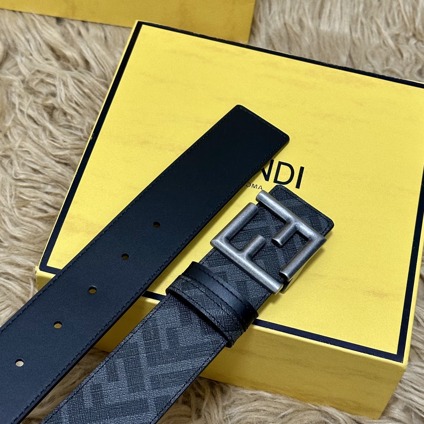 FENDI（芬迪）专柜同款 宽4.0CM 双环正反用腰带 FF按钉搭扣 黑色Cuoio Romano皮革
