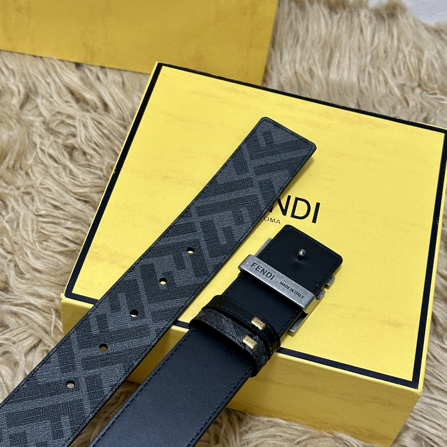 FENDI（芬迪）专柜同款 宽4.0CM 双环正反用腰带 FF按钉搭扣 黑色Cuoio Romano皮革