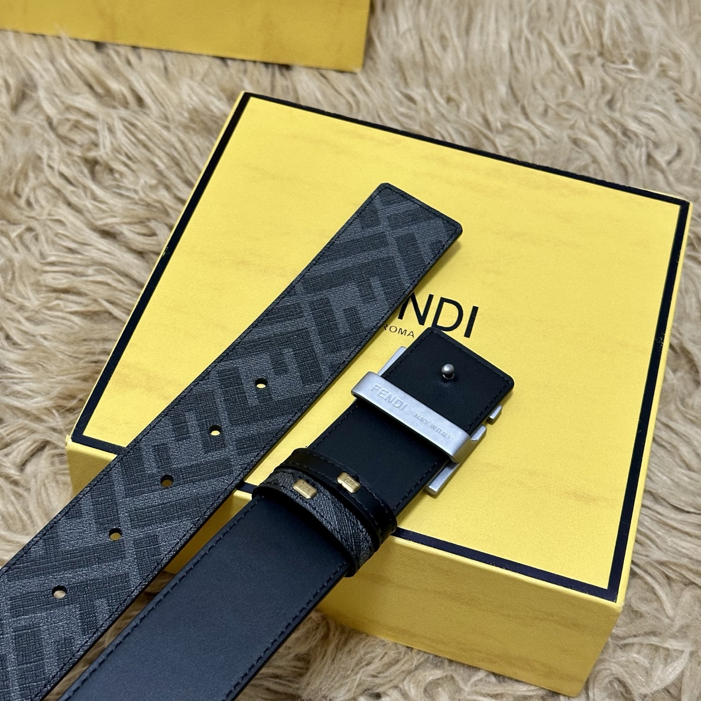 FENDI（芬迪）专柜同款 宽4.0CM 双环正反用腰带 FF按钉搭扣 黑色Cuoio Romano皮革