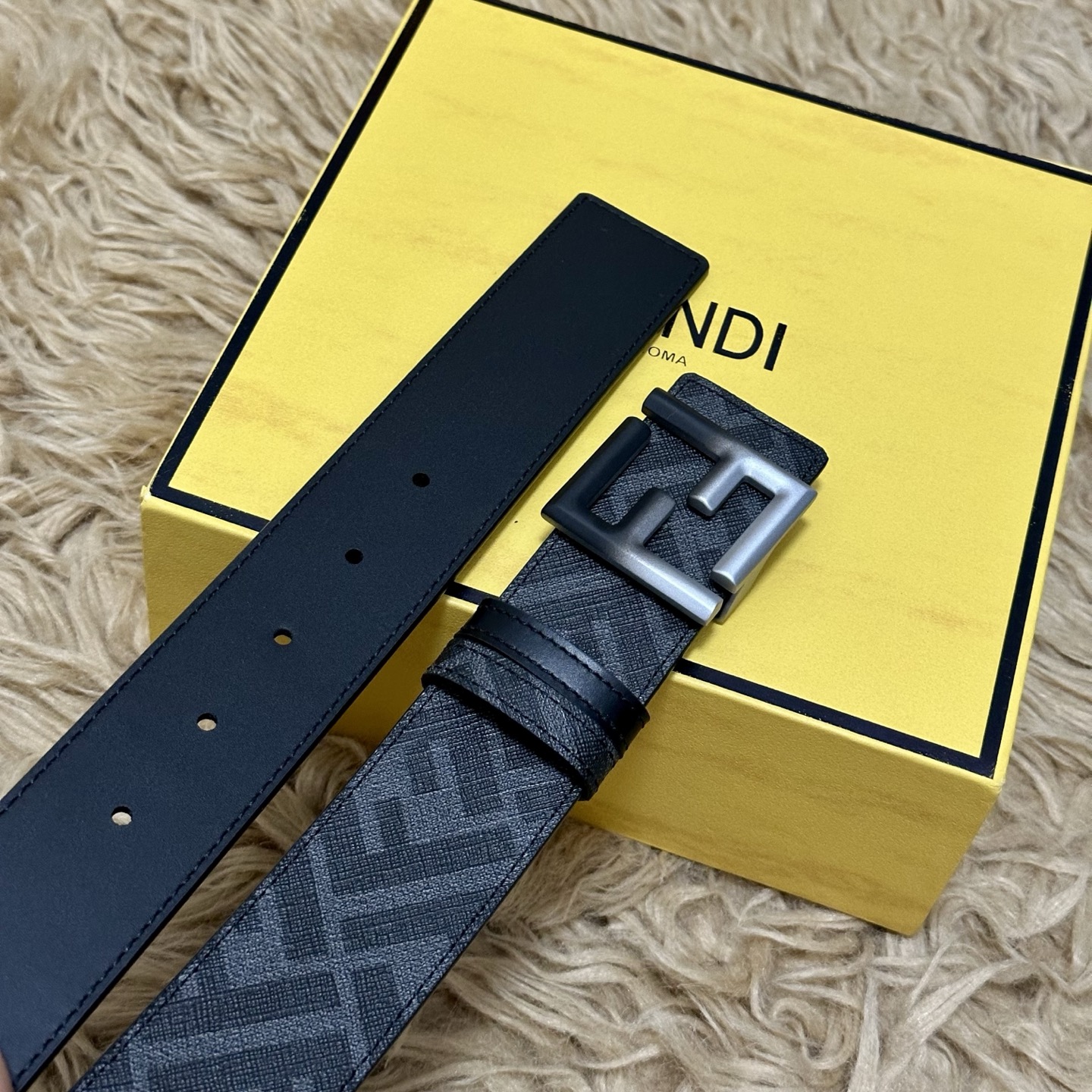 FENDI（芬迪）专柜同款 宽4.0CM 双环正反用腰带 FF按钉搭扣 黑色Cuoio Romano皮革