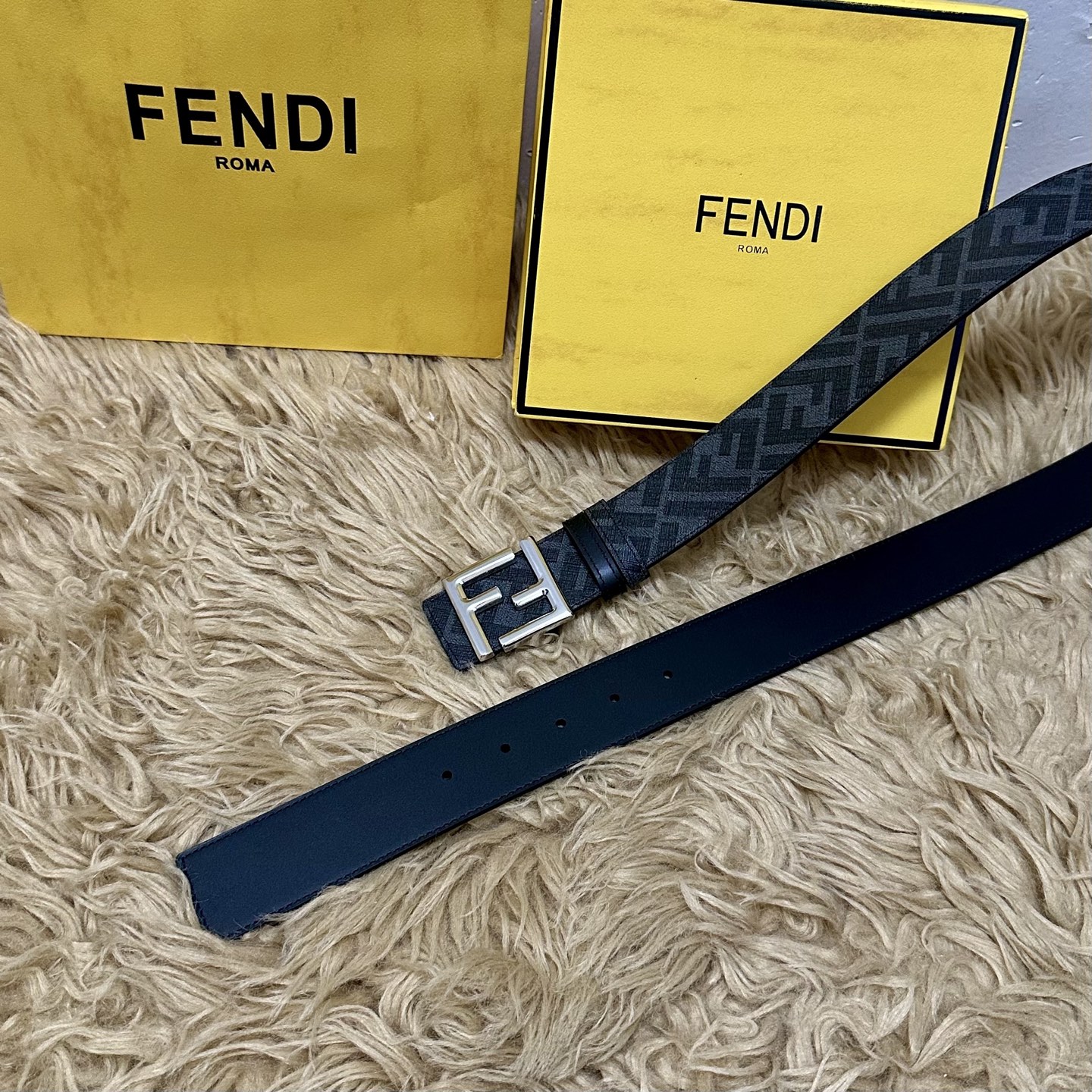 FENDI（芬迪）专柜同款 宽4.0CM 双环正反用腰带 FF按钉搭扣 黑色Cuoio Romano皮革
