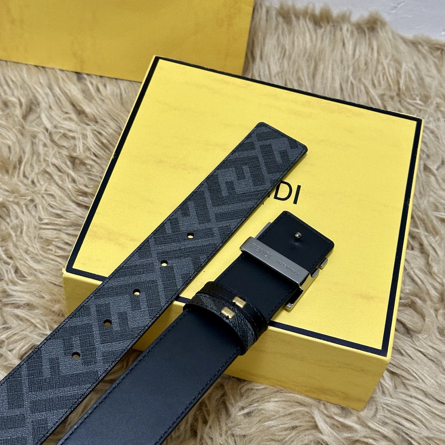 FENDI（芬迪）专柜同款 宽4.0CM 双环正反用腰带 FF按钉搭扣 黑色Cuoio Romano皮革