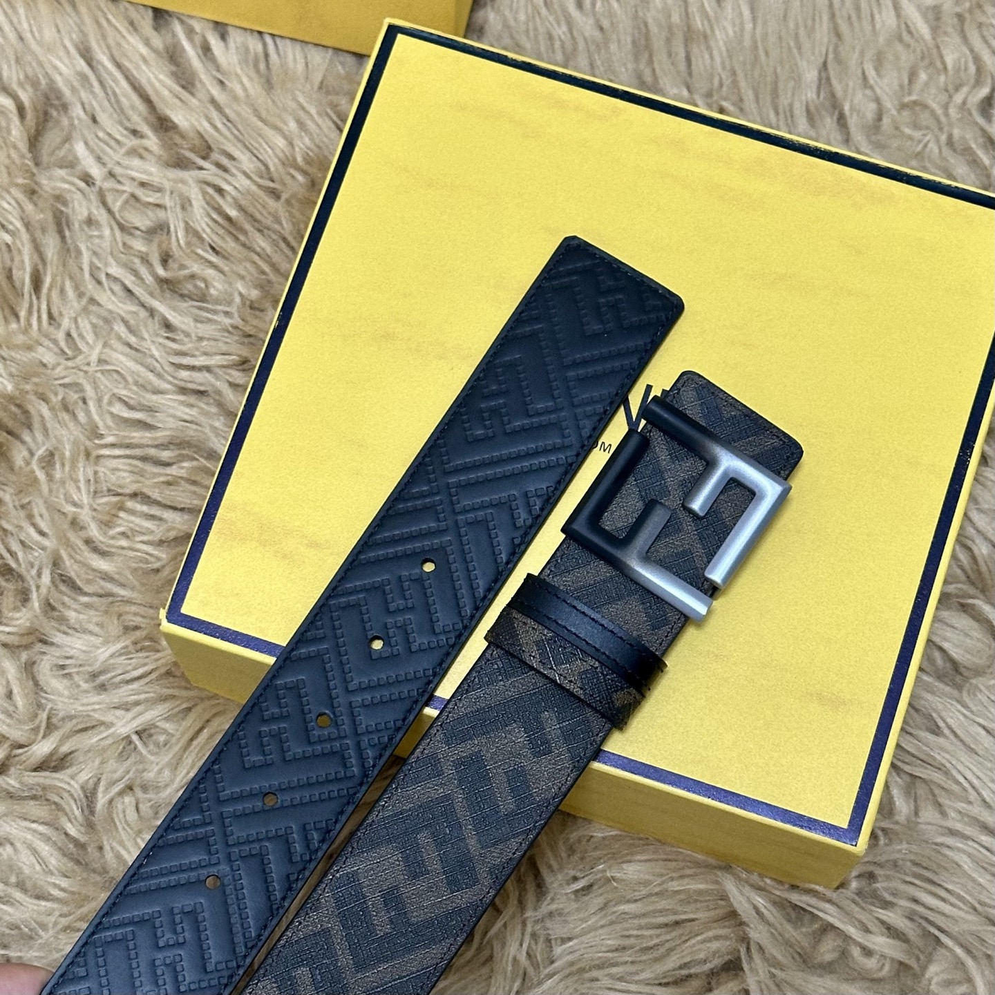 FENDI（芬迪）专柜同款 宽4.0CM 双环正反用腰带 FF按钉搭扣 黑色Cuoio Romano皮革