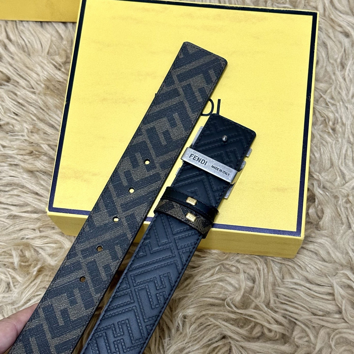 FENDI（芬迪）专柜同款 宽4.0CM 双环正反用腰带 FF按钉搭扣 黑色Cuoio Romano皮革