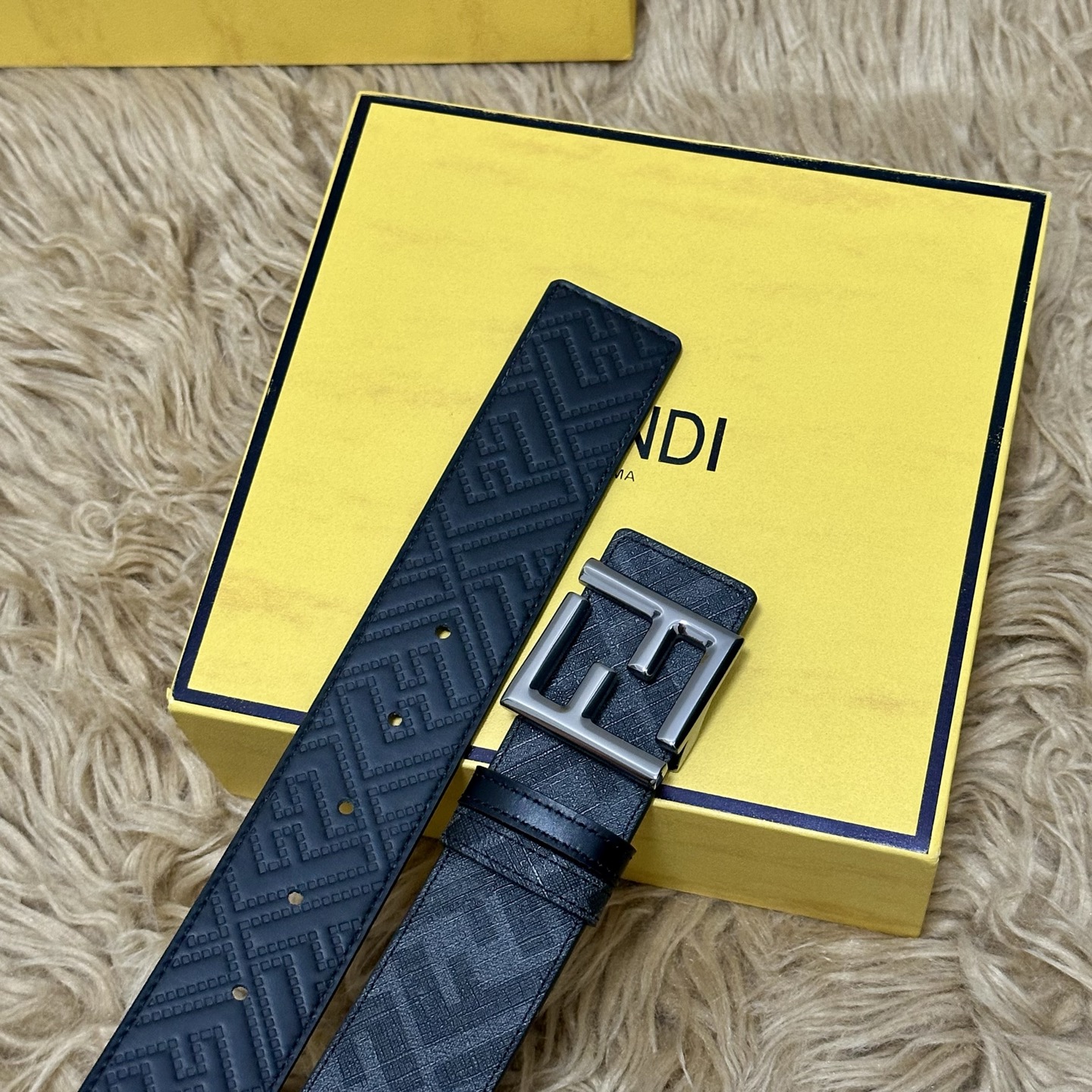 FENDI（芬迪）专柜同款 宽4.0CM 双环正反用腰带 FF按钉搭扣 黑色Cuoio Romano皮革