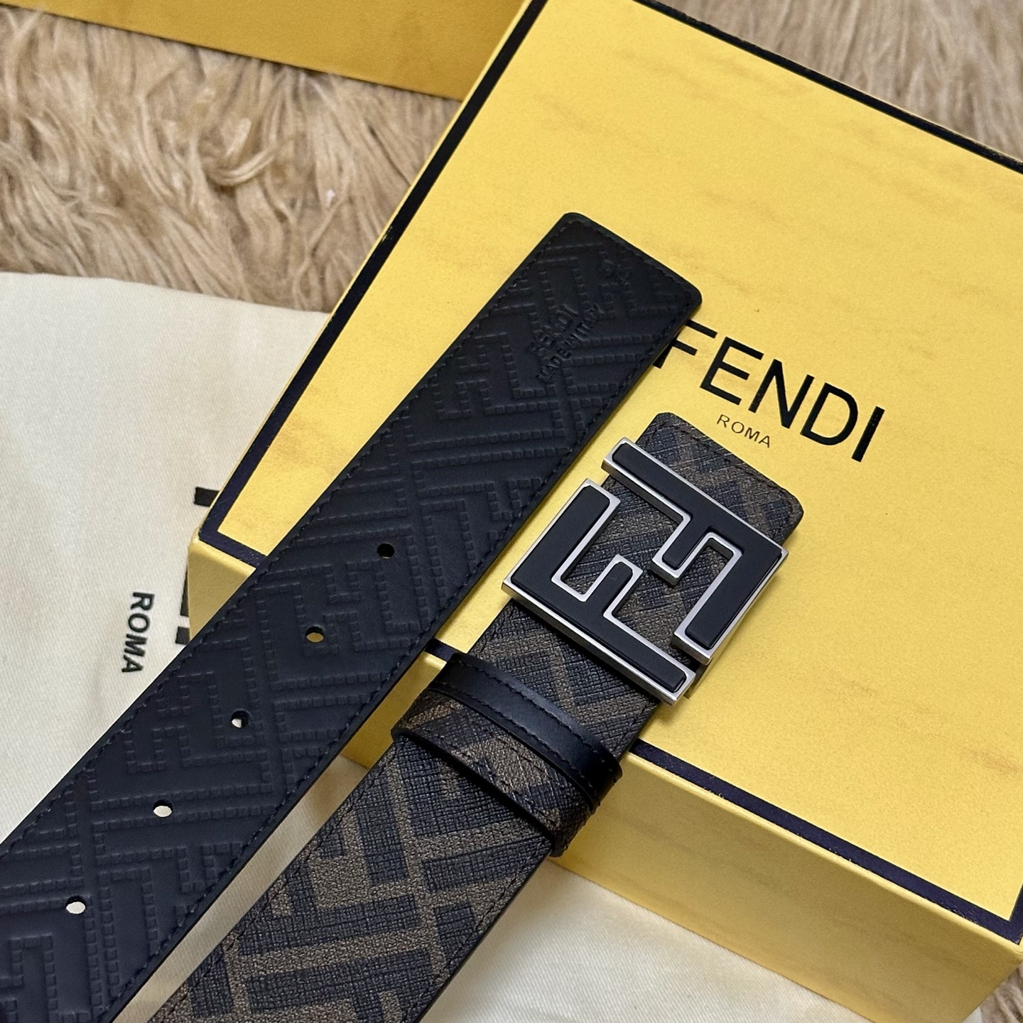 FENDI（芬迪）专柜同款 宽4.0CM 双环正反用腰带 FF按钉搭扣 黑色Cuoio Romano皮革
