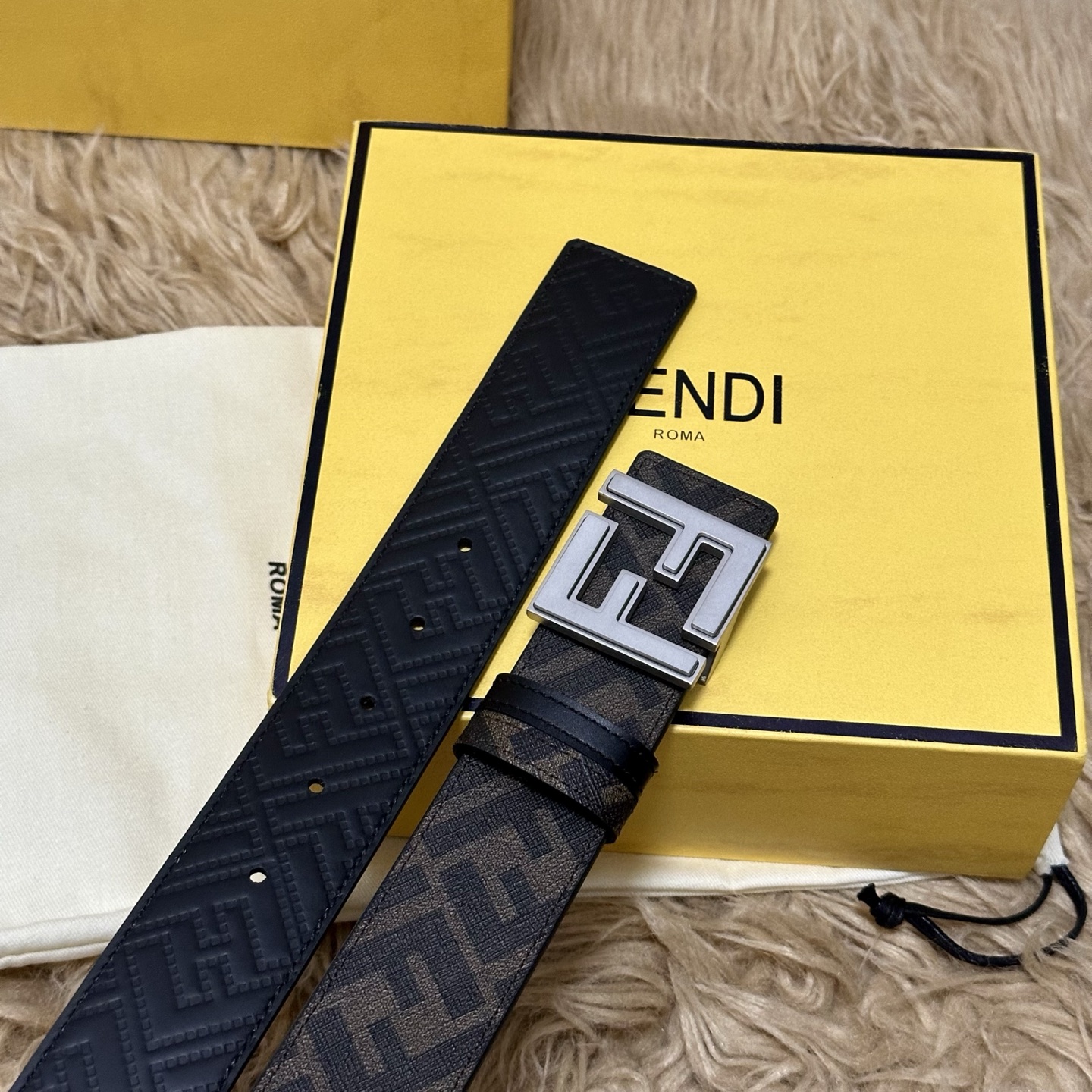 FENDI（芬迪）专柜同款 宽4.0CM 双环正反用腰带 FF按钉搭扣 黑色Cuoio Romano皮革