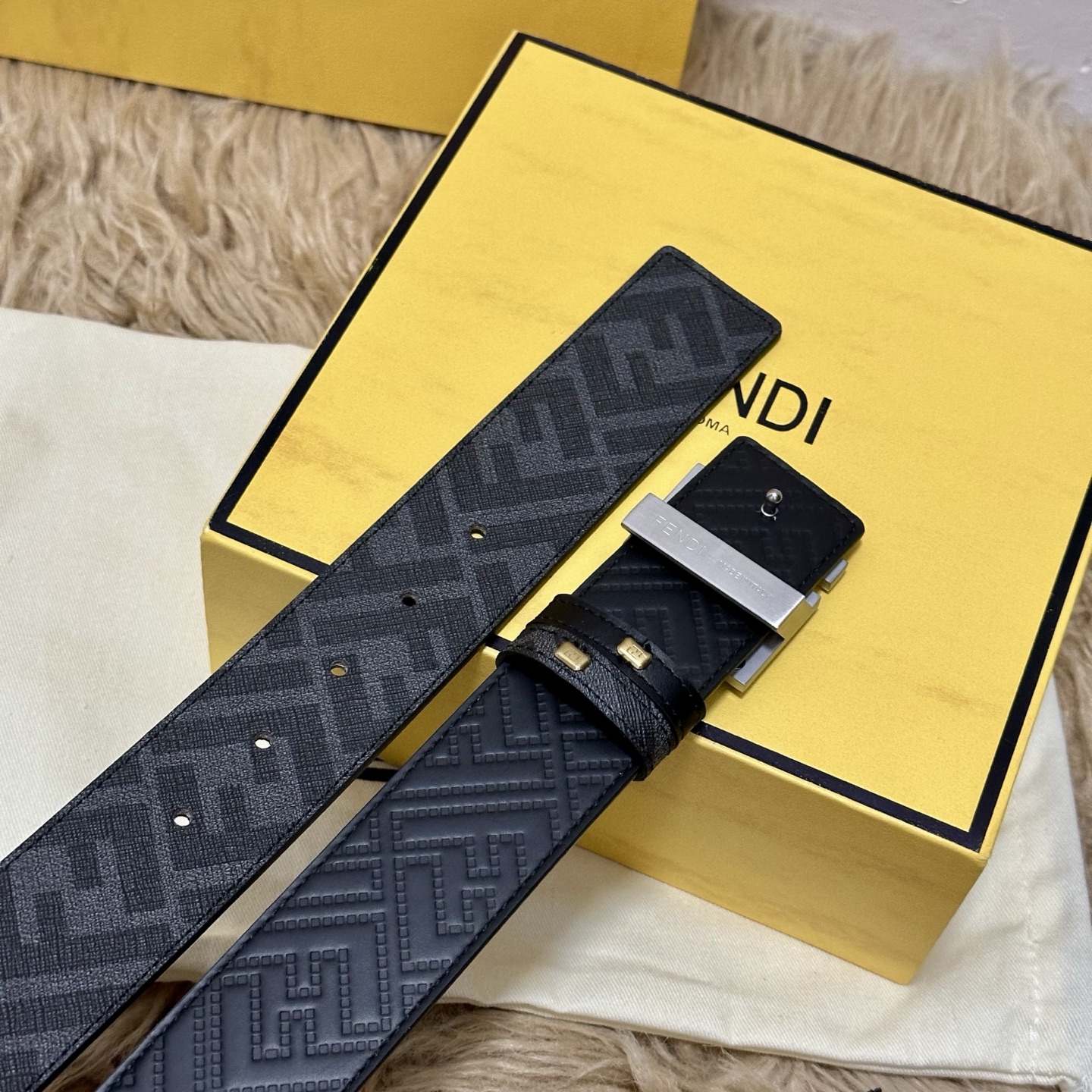 FENDI（芬迪）专柜同款 宽4.0CM 双环正反用腰带 FF按钉搭扣 黑色Cuoio Romano皮革