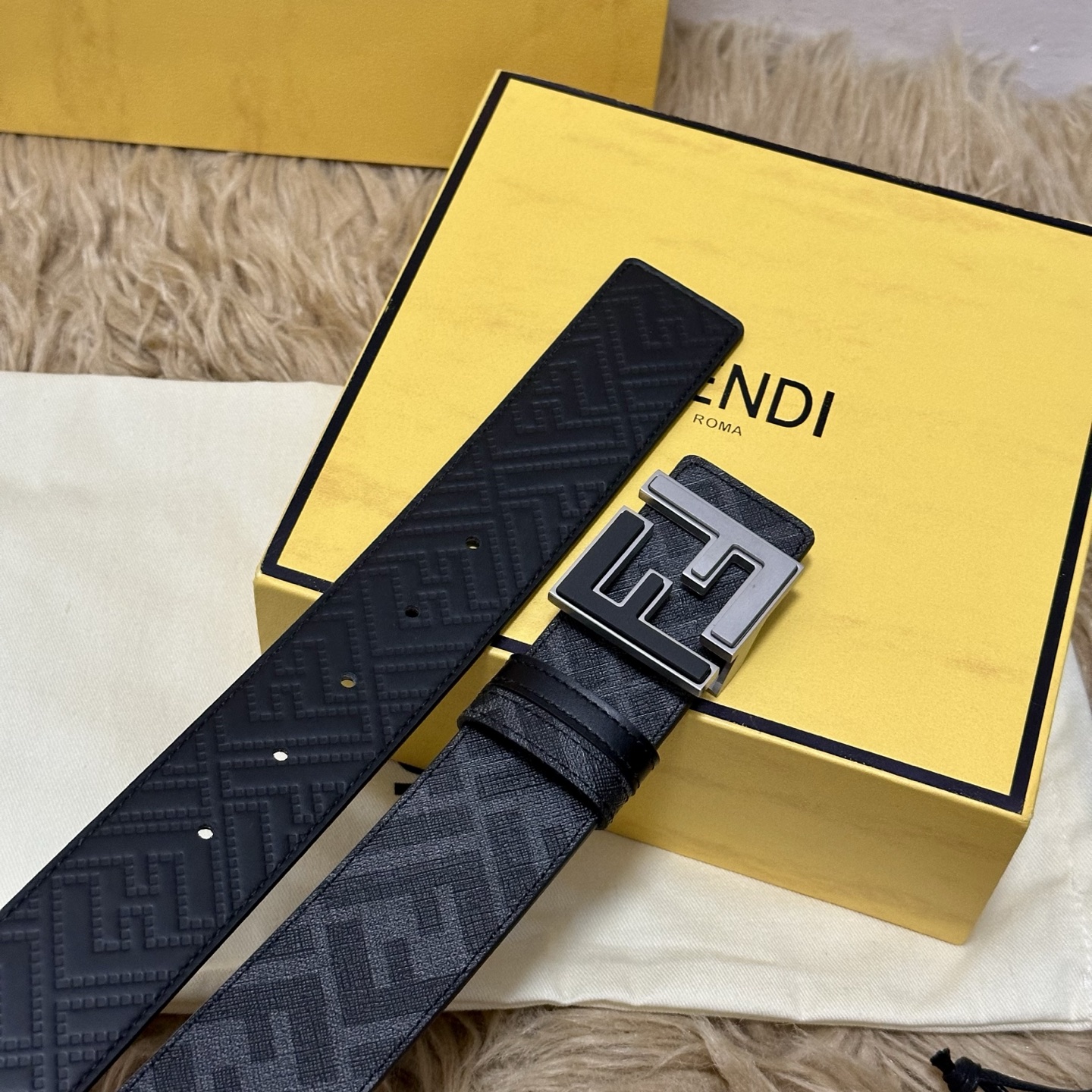 FENDI（芬迪）专柜同款 宽4.0CM 双环正反用腰带 FF按钉搭扣 黑色Cuoio Romano皮革