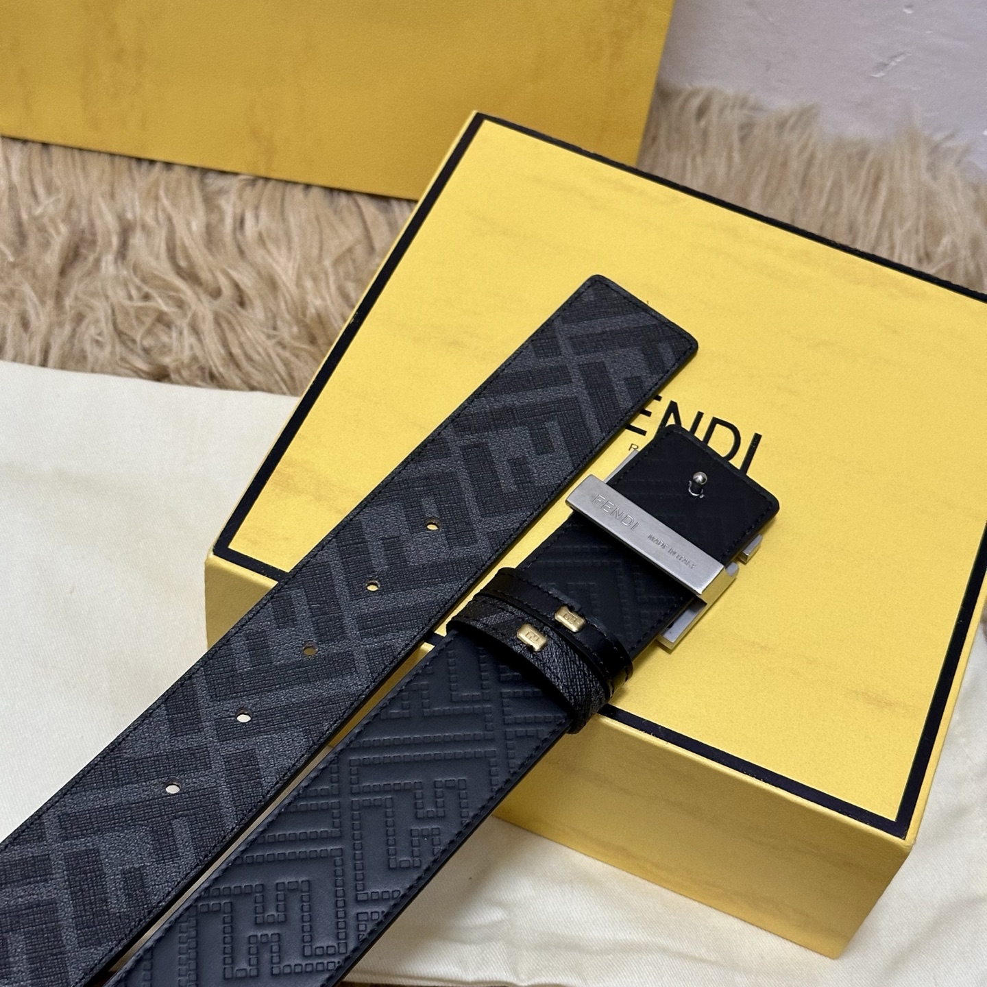 FENDI（芬迪）专柜同款 宽4.0CM 双环正反用腰带 FF按钉搭扣 黑色Cuoio Romano皮革