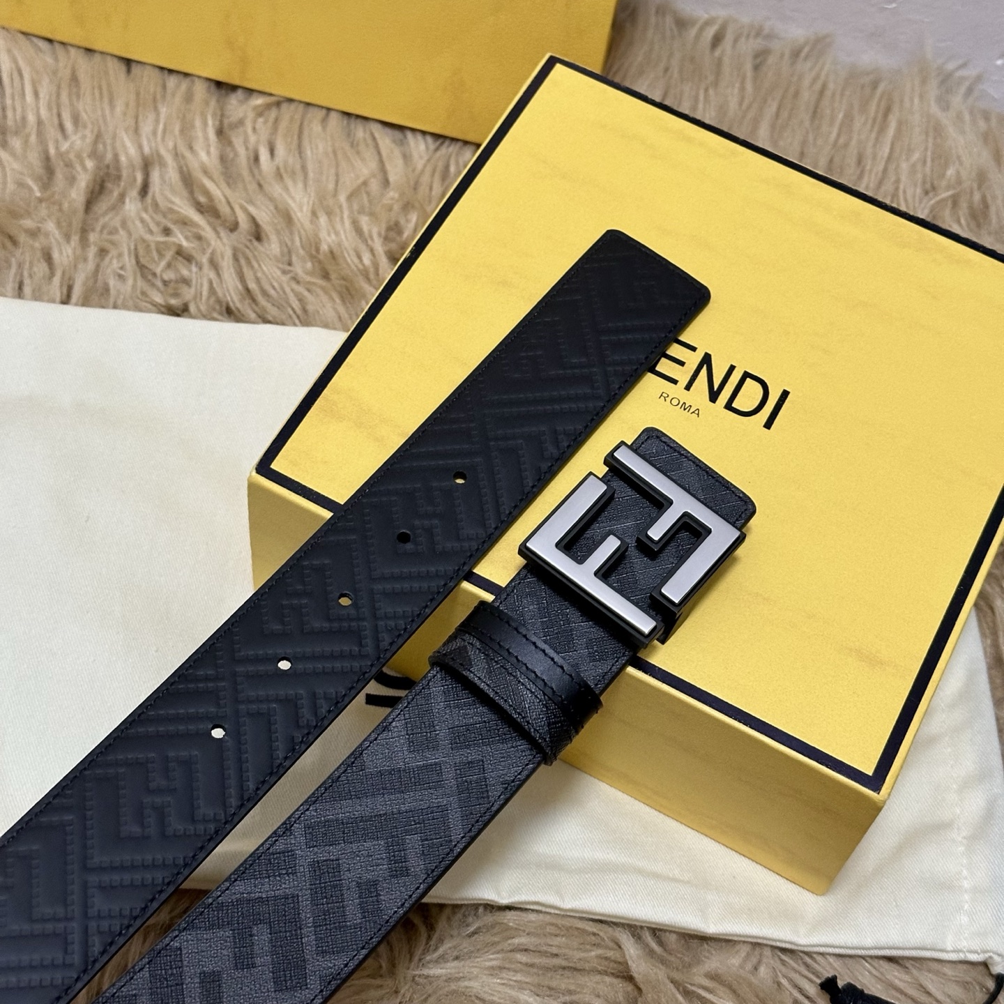 FENDI（芬迪）专柜同款 宽4.0CM 双环正反用腰带 FF按钉搭扣 黑色Cuoio Romano皮革