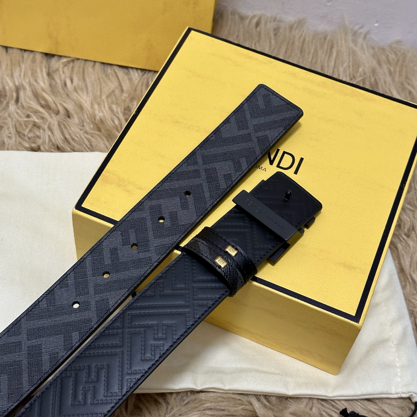 FENDI（芬迪）专柜同款 宽4.0CM 双环正反用腰带 FF按钉搭扣 黑色Cuoio Romano皮革