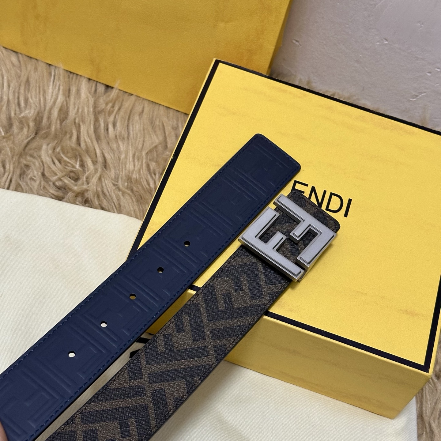 FENDI（芬迪）专柜同款 宽4.0CM 双环正反用腰带 FF按钉搭扣 黑色Cuoio Romano皮革