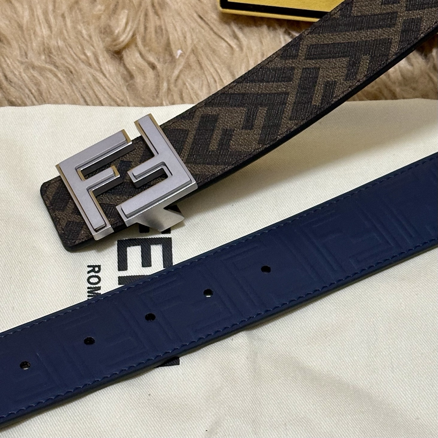 FENDI（芬迪）专柜同款 宽4.0CM 双环正反用腰带 FF按钉搭扣 黑色Cuoio Romano皮革