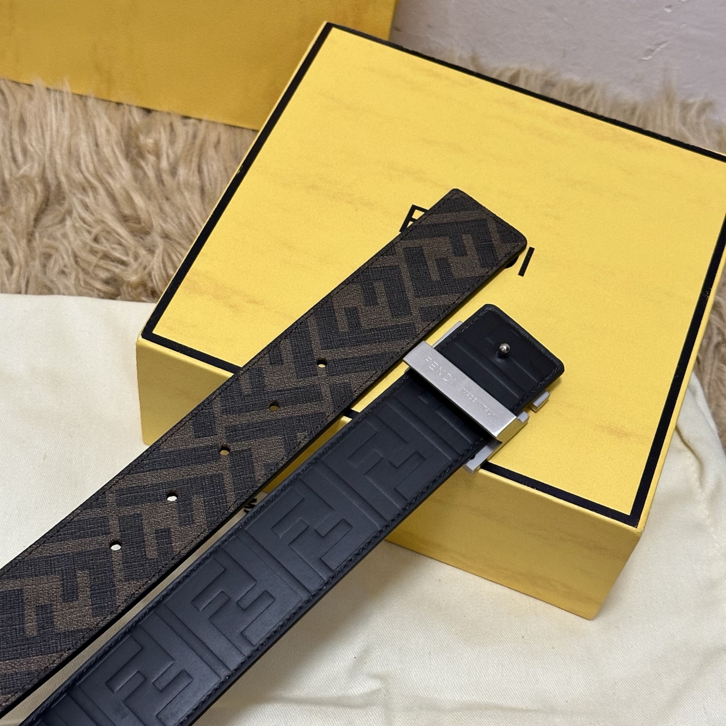 FENDI（芬迪）专柜同款 宽4.0CM 双环正反用腰带 FF按钉搭扣 黑色Cuoio Romano皮革