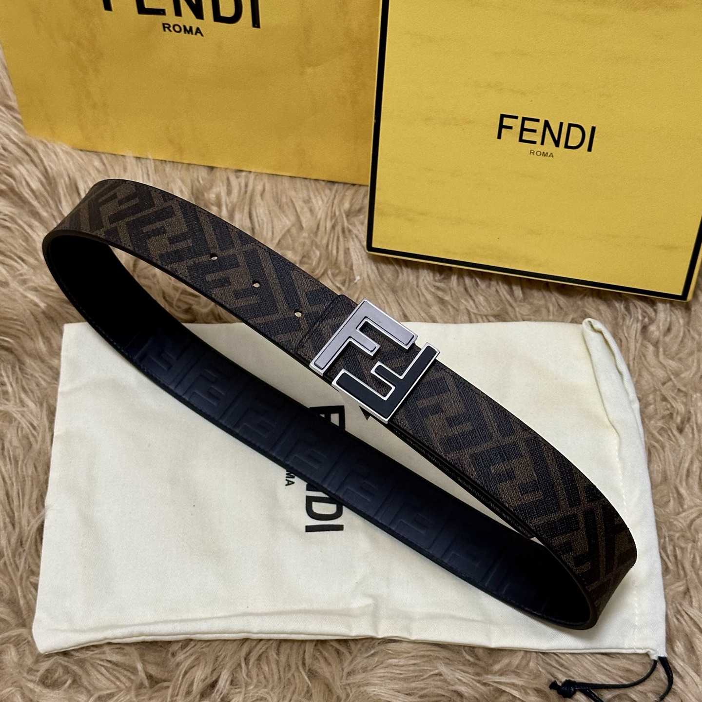 FENDI（芬迪）专柜同款 宽4.0CM 双环正反用腰带 FF按钉搭扣 黑色Cuoio Romano皮革