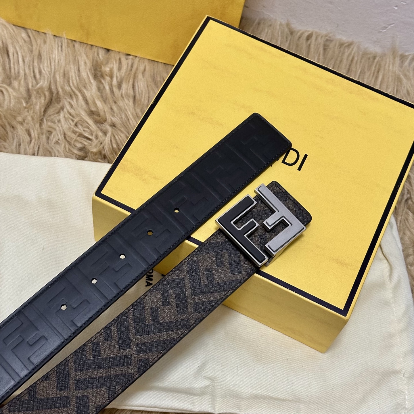 FENDI（芬迪）专柜同款 宽4.0CM 双环正反用腰带 FF按钉搭扣 黑色Cuoio Romano皮革