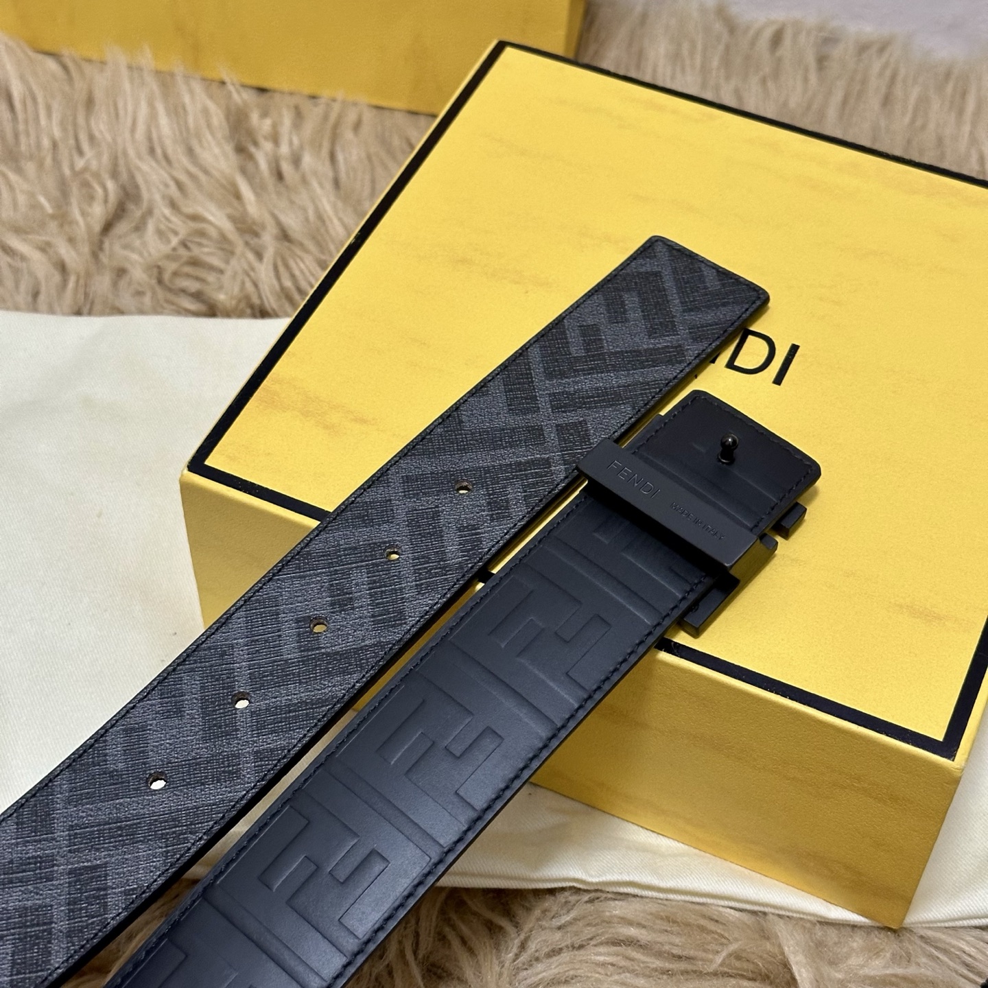 FENDI（芬迪）专柜同款 宽4.0CM 双环正反用腰带 FF按钉搭扣 黑色Cuoio Romano皮革