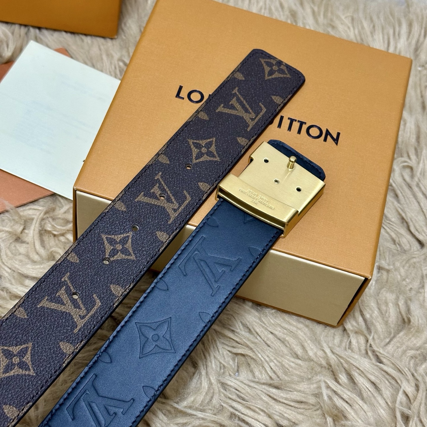 LV.路易威登 宽40MM双面原版小牛皮 搭配单钌钯电镀扣 完美的手感.油边 出众的设计.风格 高贵奢华